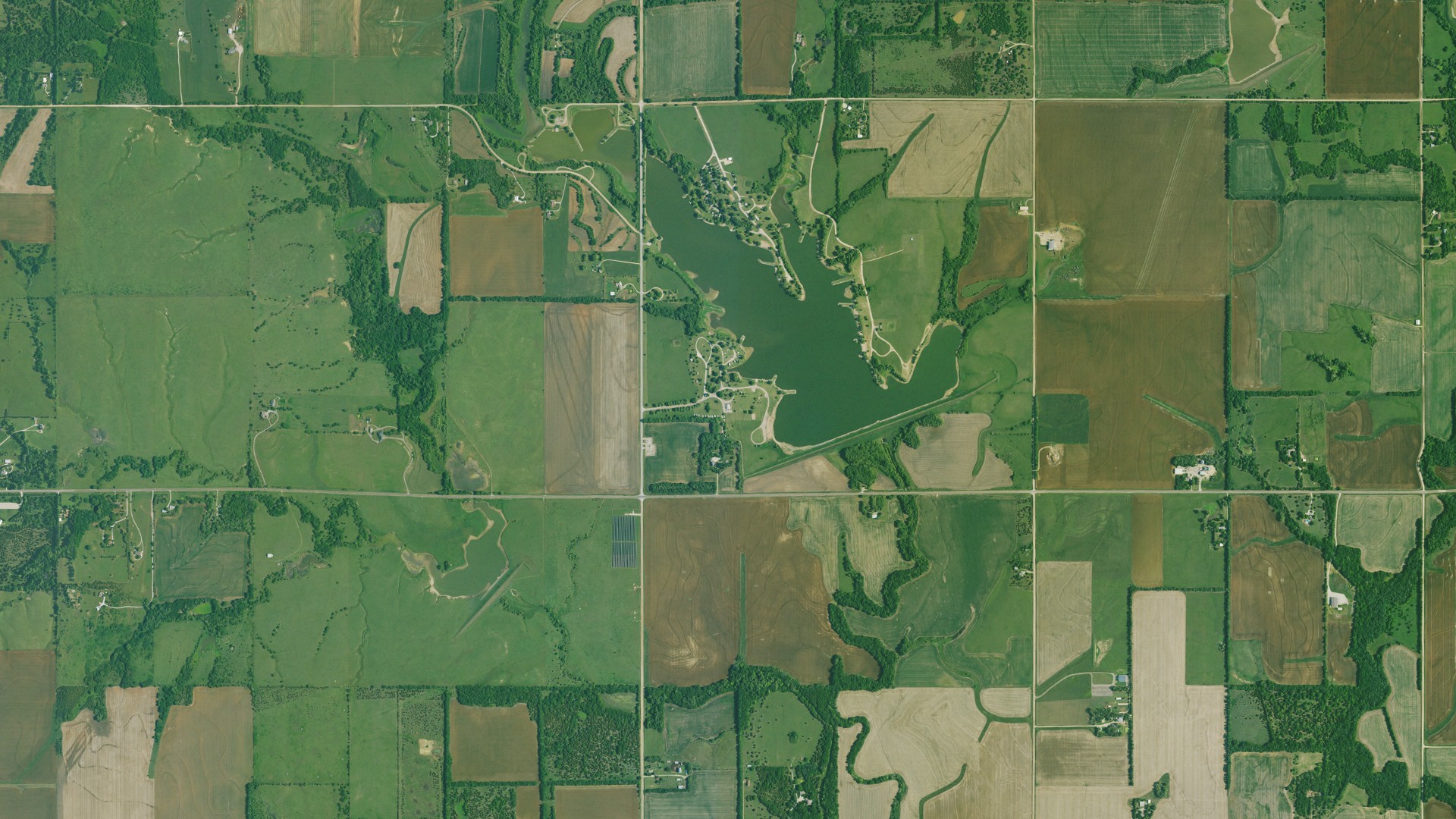 Natural-color aerial photograph of land around Pleasant, Kansas