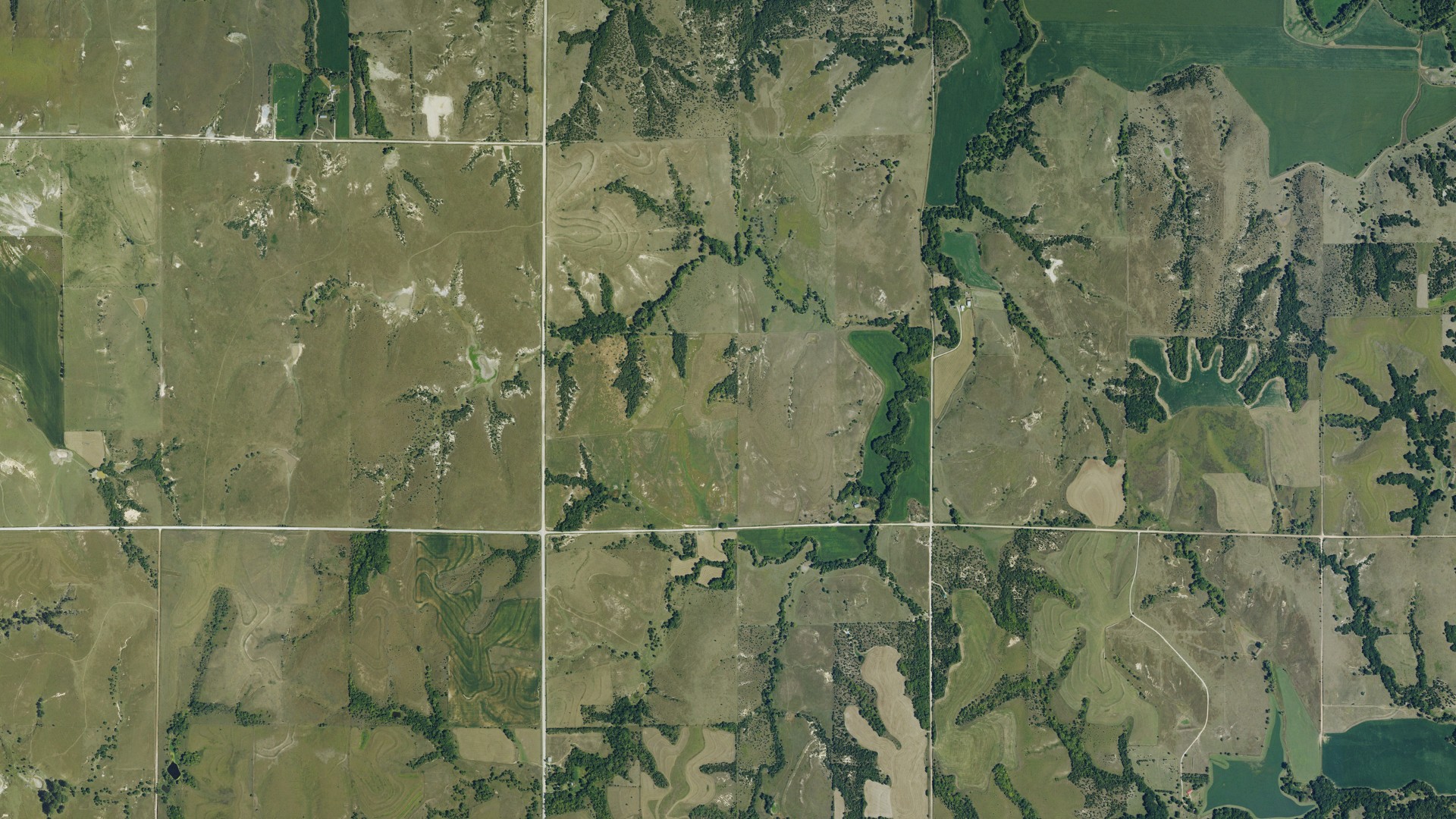 Natural-color aerial photograph of land around Holmwood, Kansas