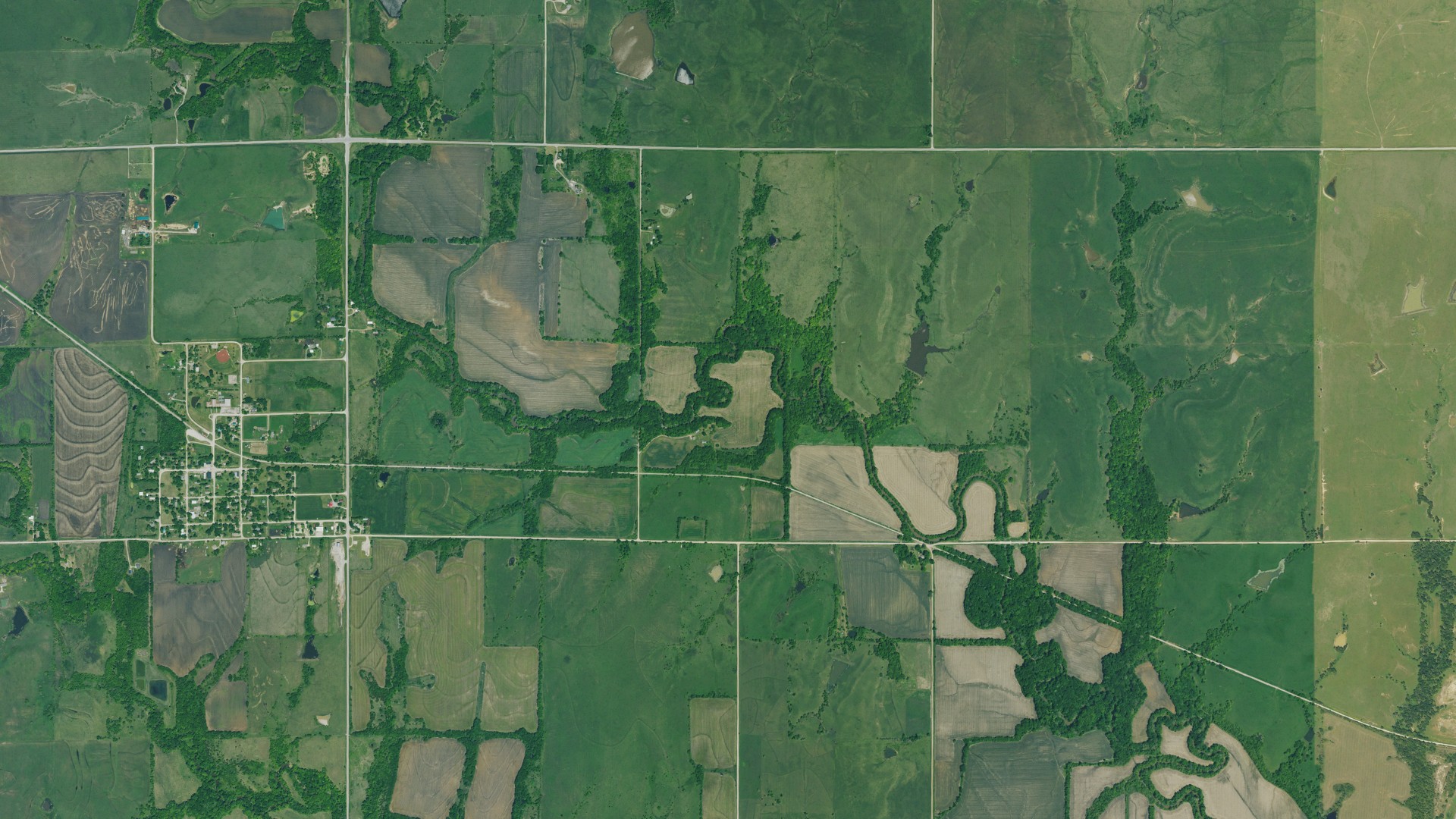 Natural-color aerial photograph of land around Ivy, Kansas