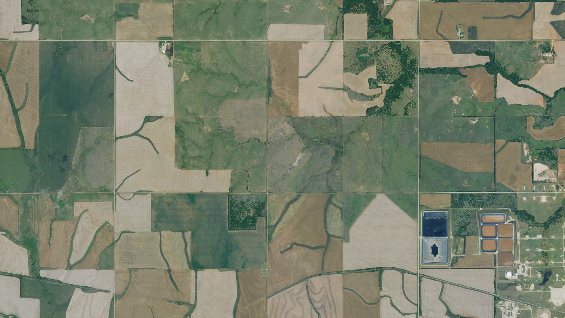 Natural-color aerial photograph of land around Castle, Kansas