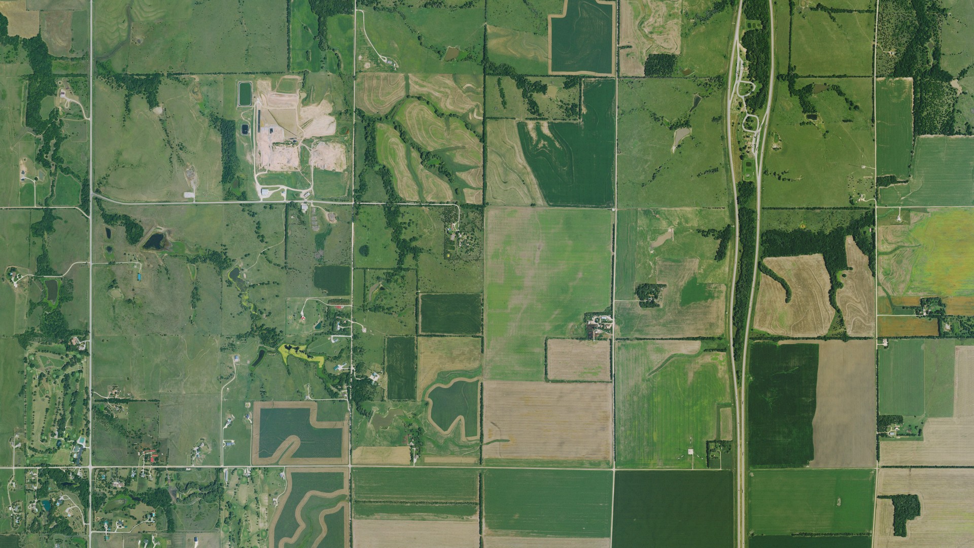 Natural-color aerial photograph of land around New Gottland, Kansas