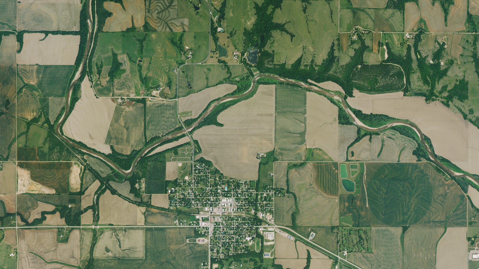 Natural-color aerial photograph of land around Waterville, Kansas