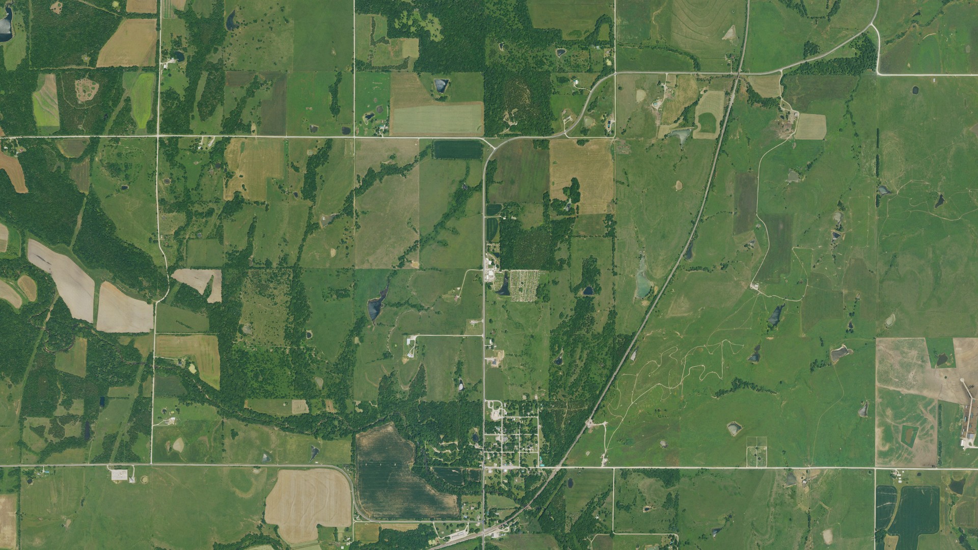 Natural-color aerial photograph of land around Centerville, Kansas