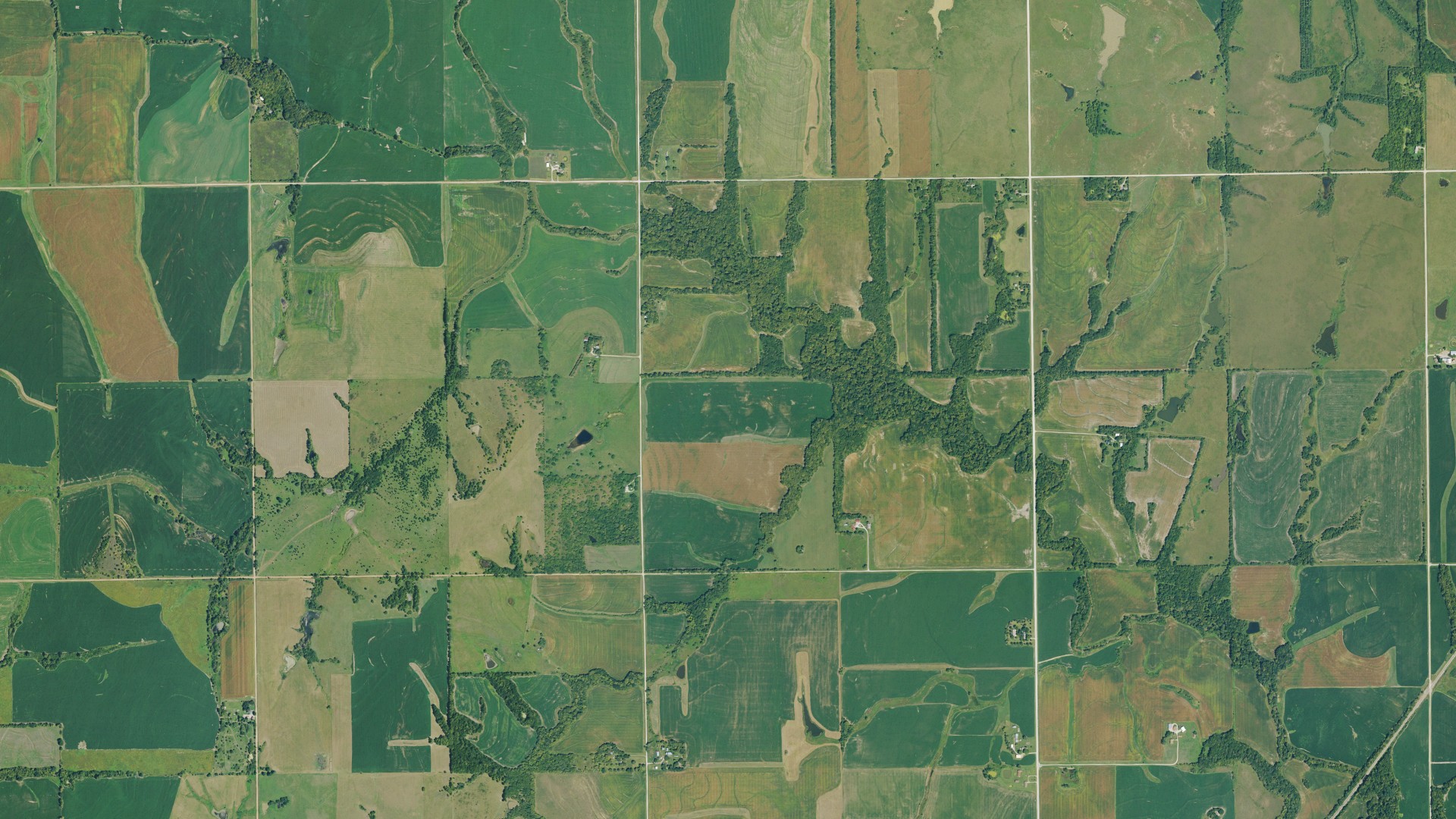 Natural-color aerial photograph of land around Scranton, Kansas