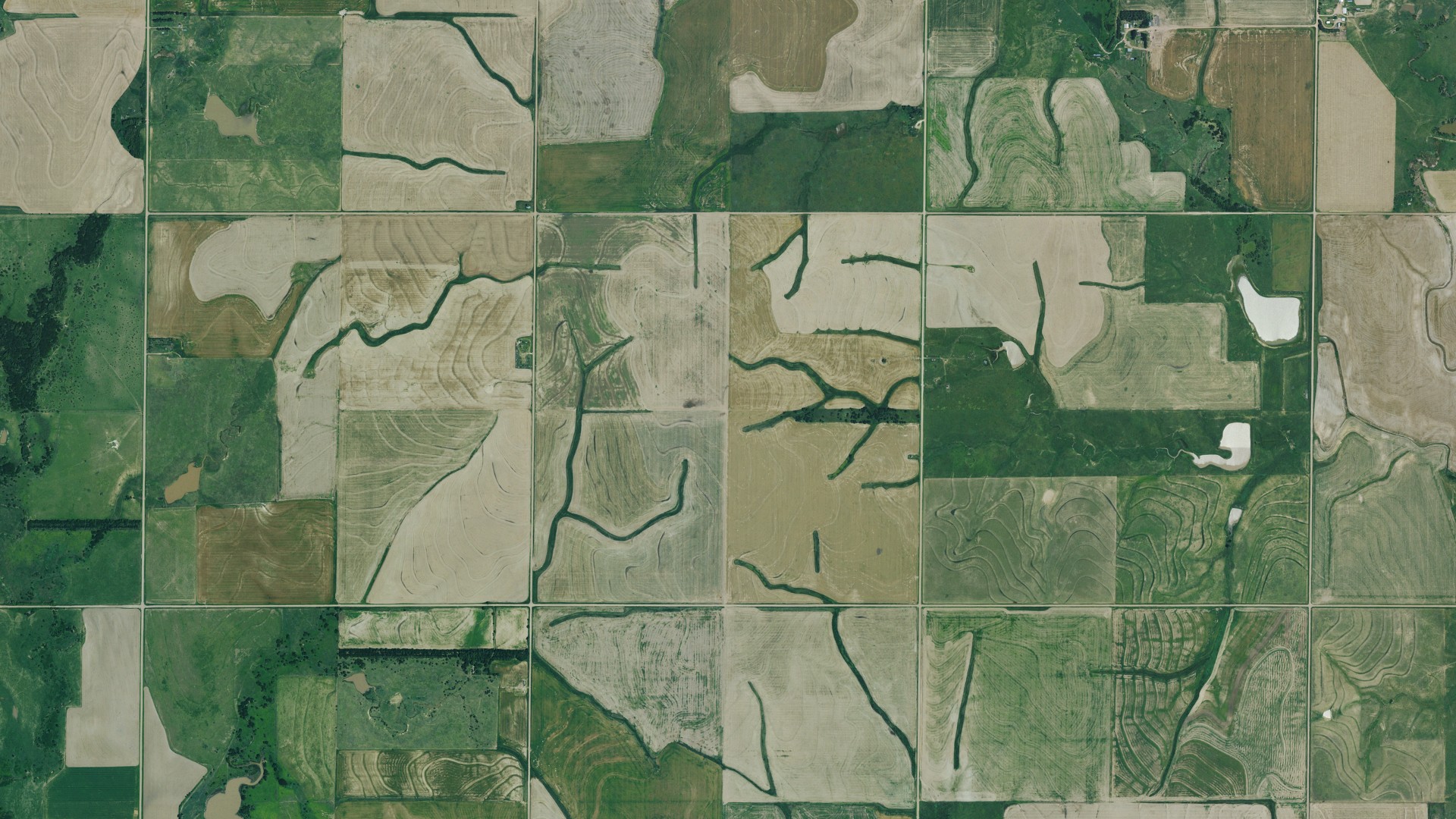Natural-color aerial photograph of land around Lincoln, Kansas
