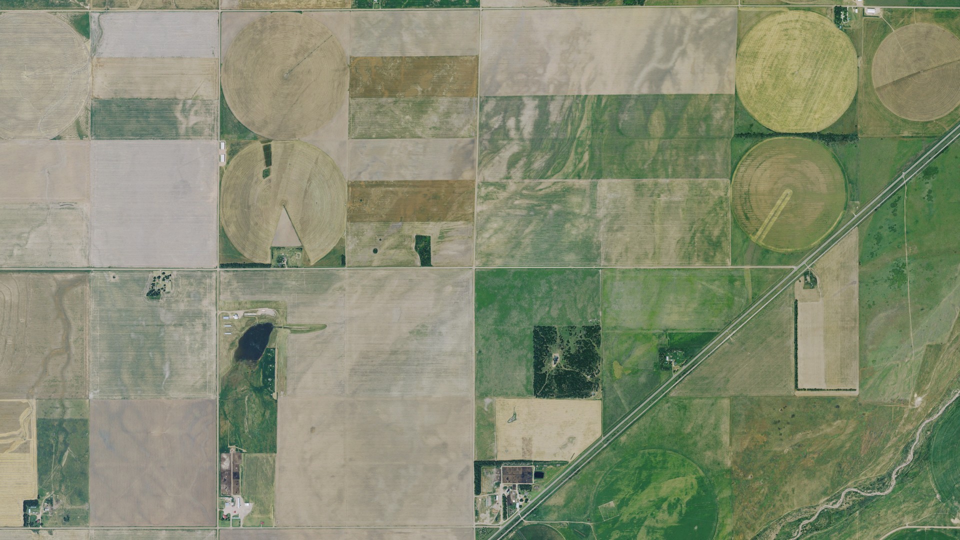 Natural-color aerial photograph of land around Santa Fe, Kansas