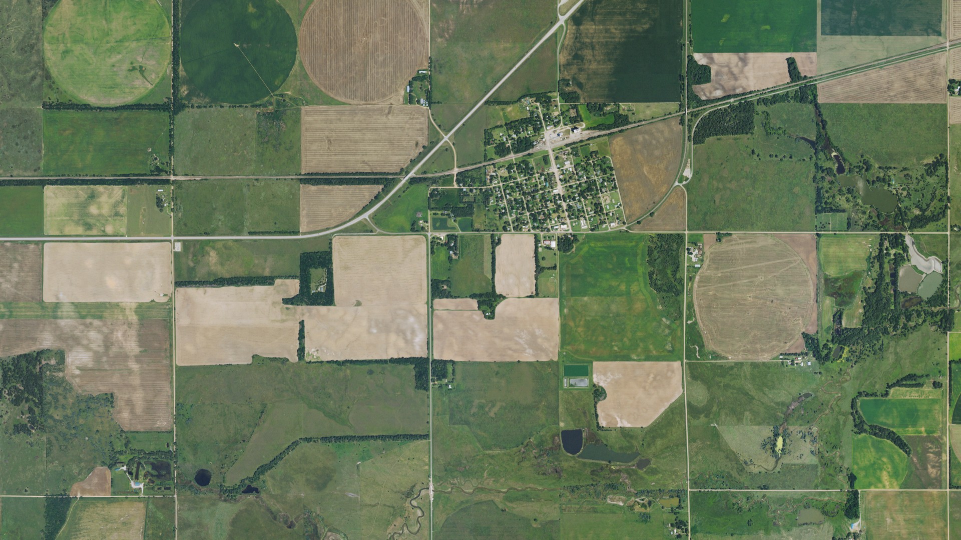 Natural-color aerial photograph of land around Sylvia, Kansas