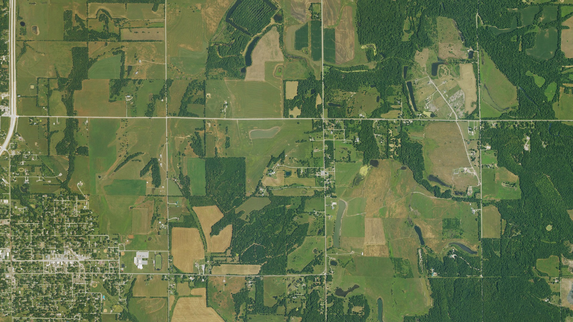 Natural-color aerial photograph of land around Croweburg, Kansas