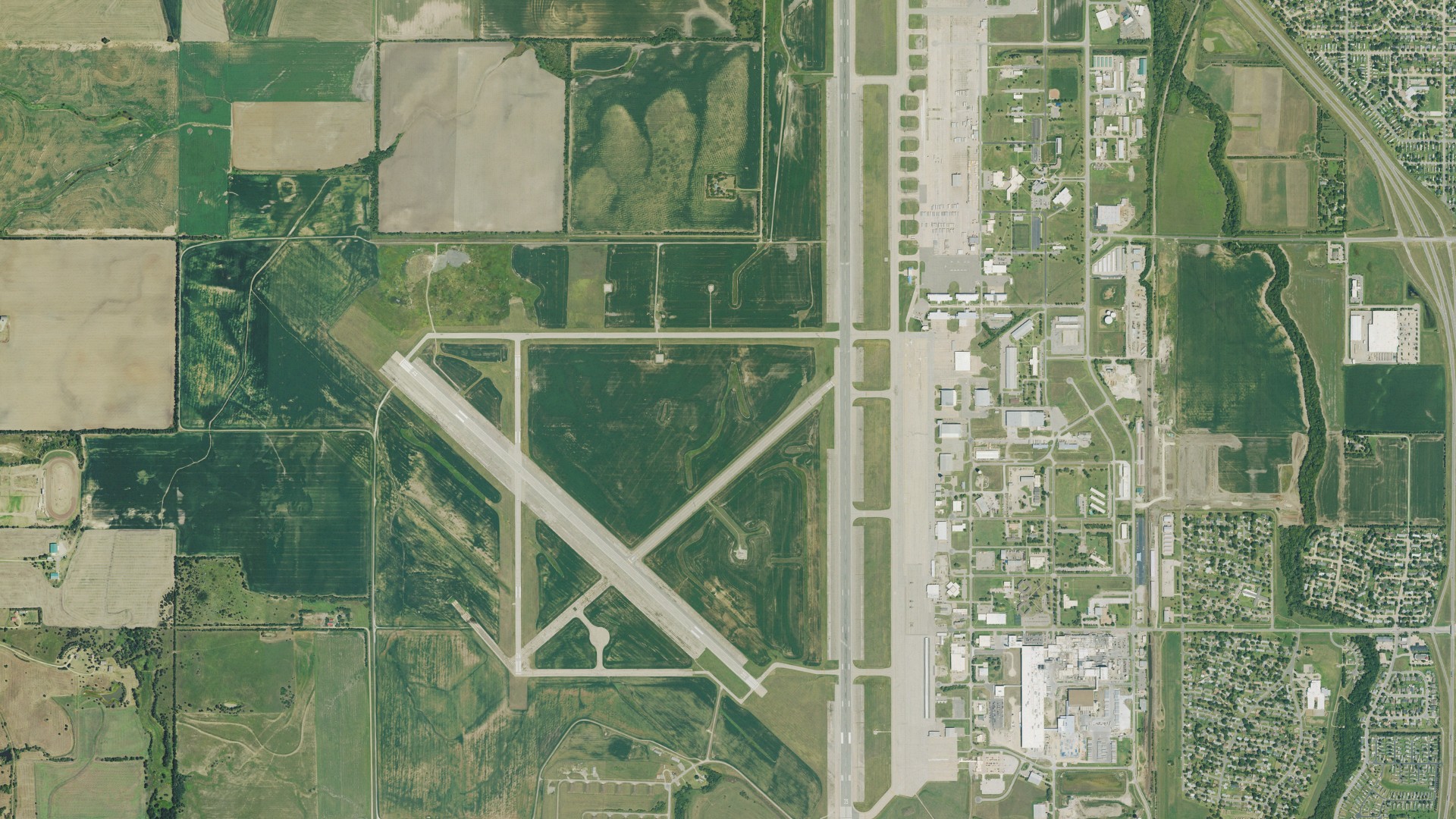 Natural-color aerial photograph of land around Saline County, Kansas