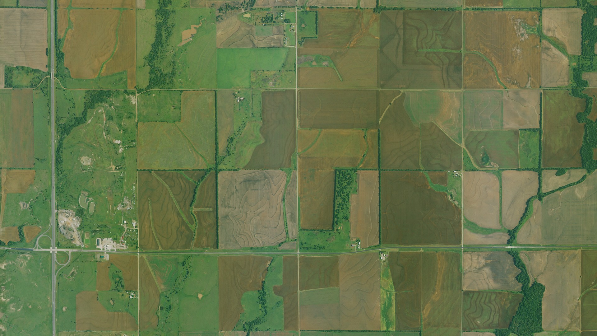 Natural-color aerial photograph of land around Guelph, Kansas