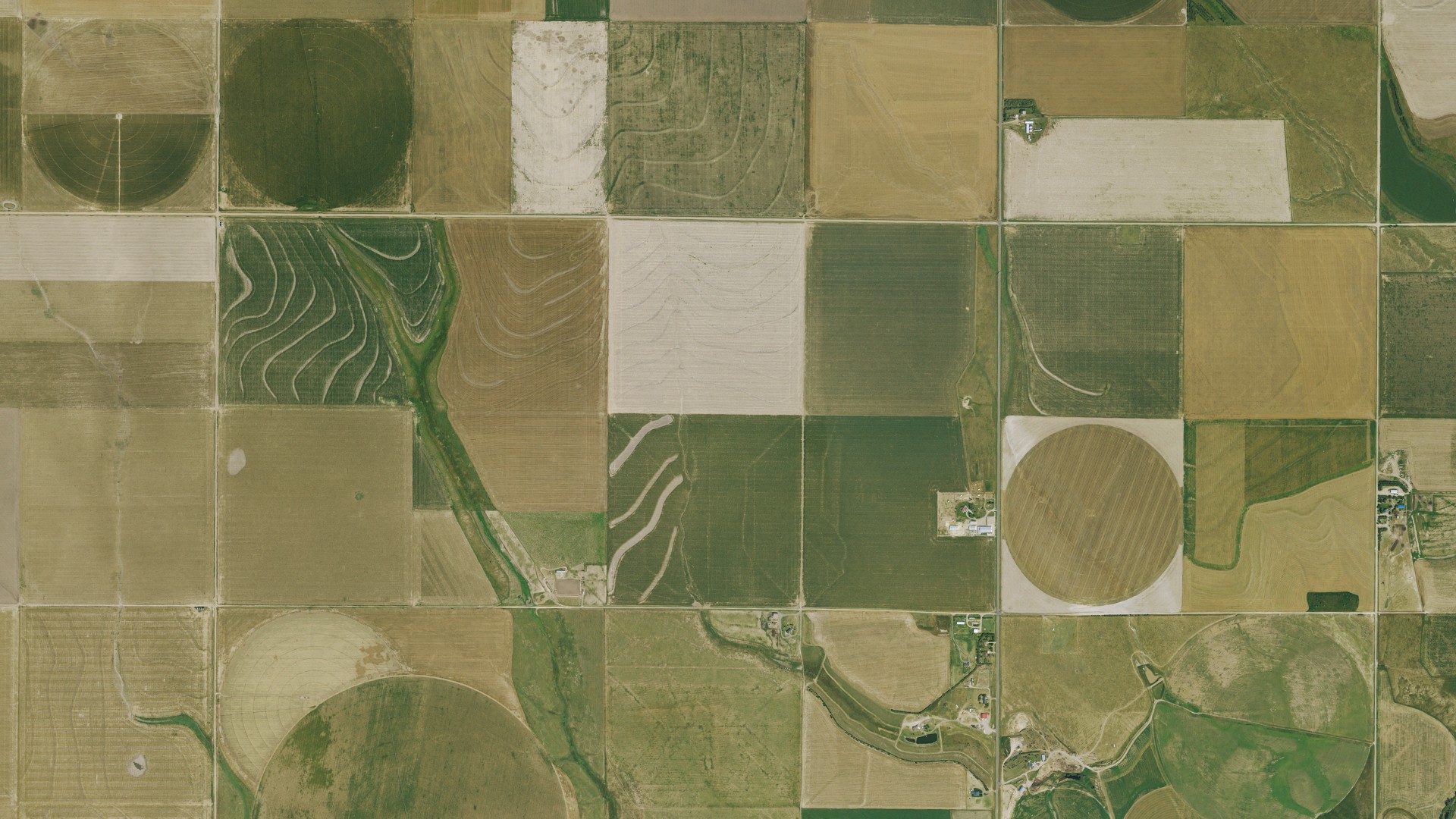 Natural-color aerial photograph of land around Rovohl, Kansas