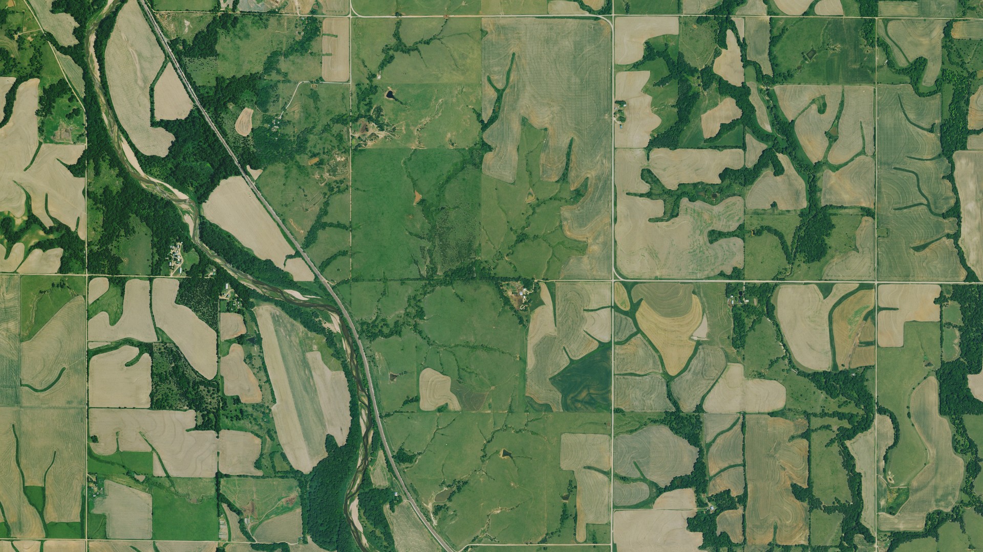 Natural-color aerial photograph of land around Franklin, Kansas