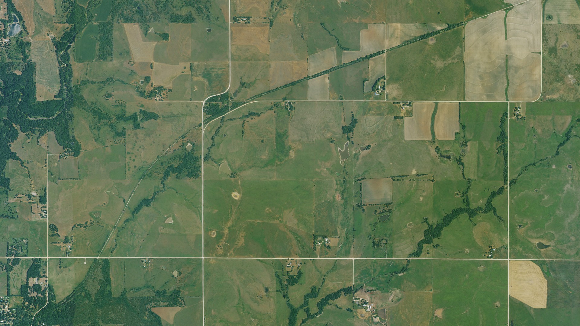 Aerial view of land around Toronto, Kansas