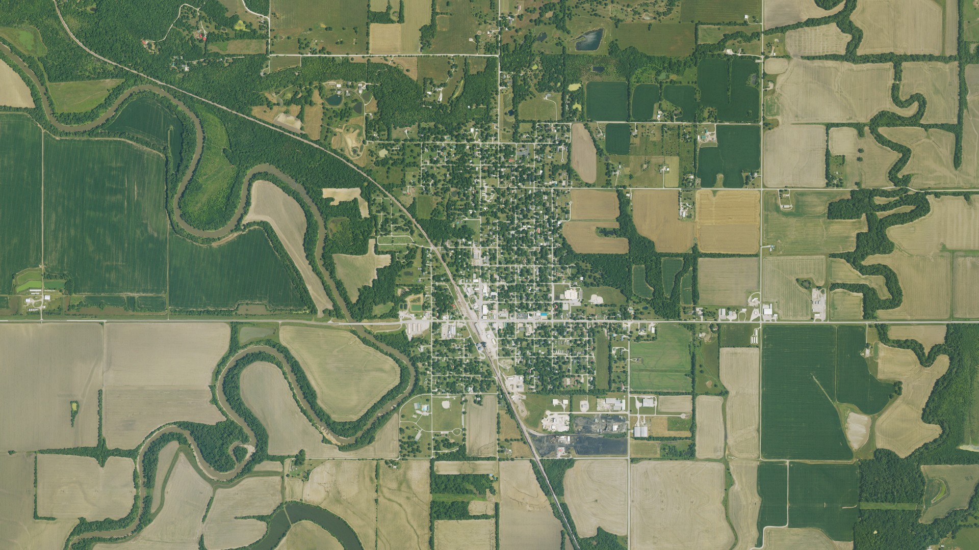 Natural-color aerial photograph of land around La Cygne, Kansas
