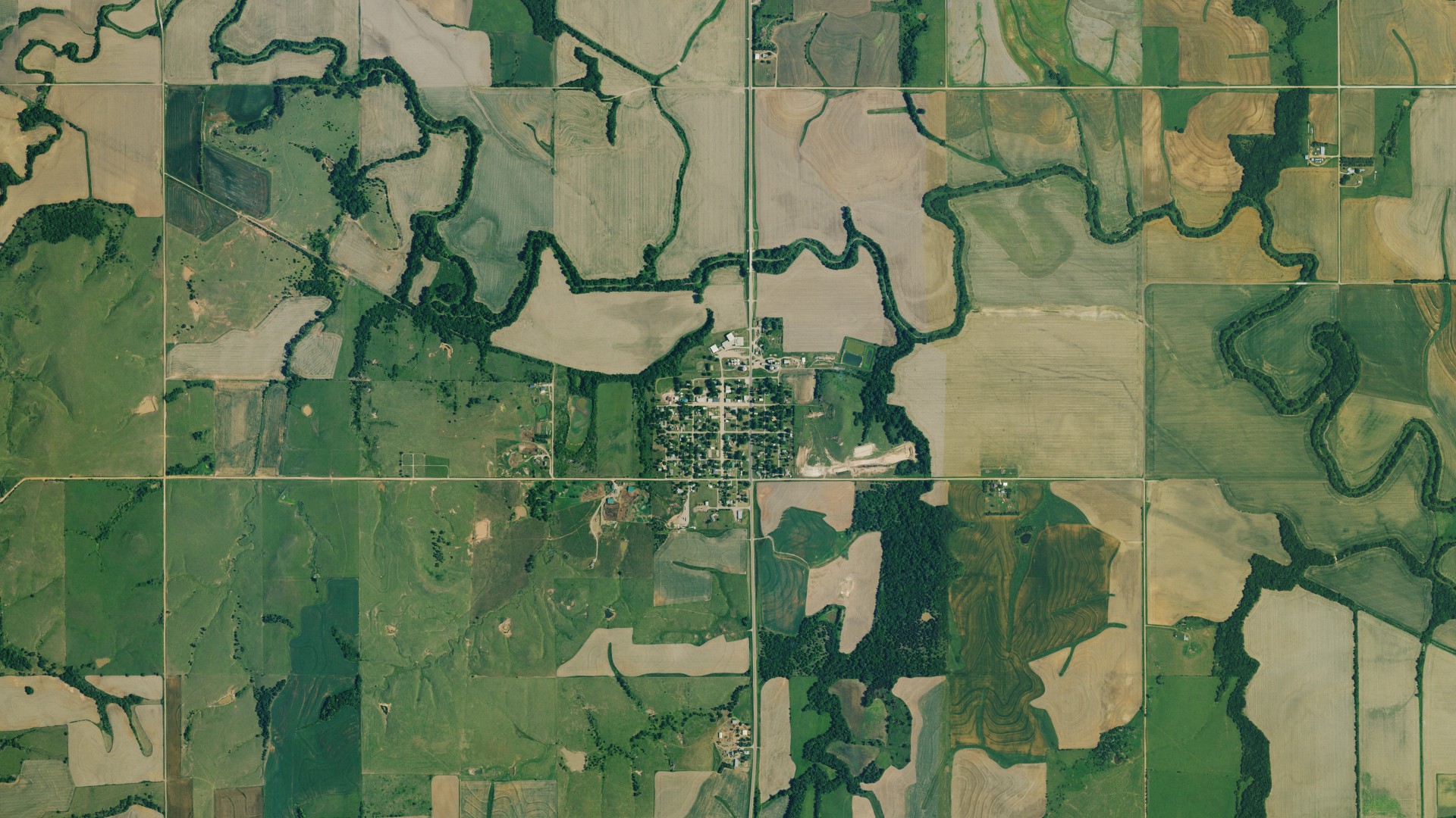 Natural-color aerial photograph of land around Morrowville, Kansas