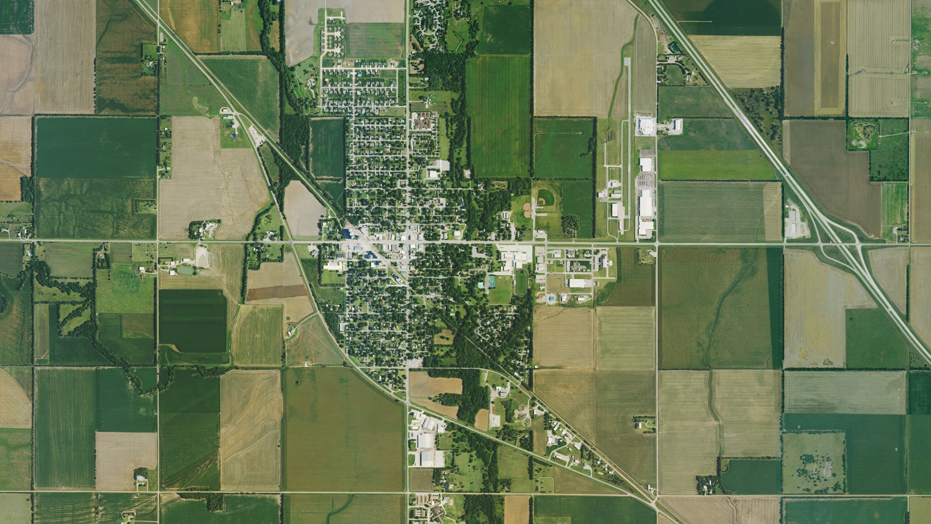 Natural-color aerial photograph of land around Moundridge, Kansas