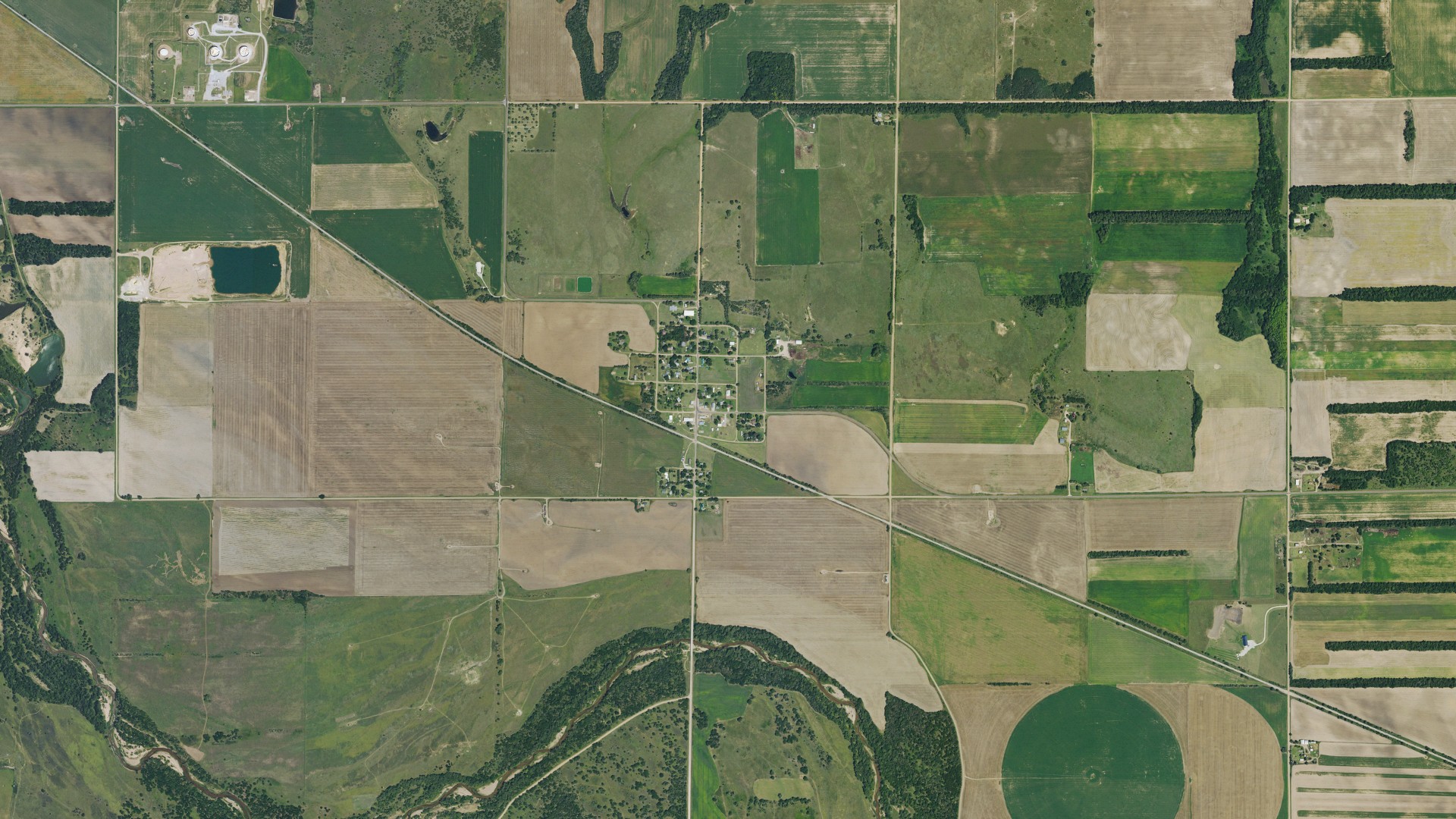 Natural-color aerial photograph of land around Raymond, Kansas