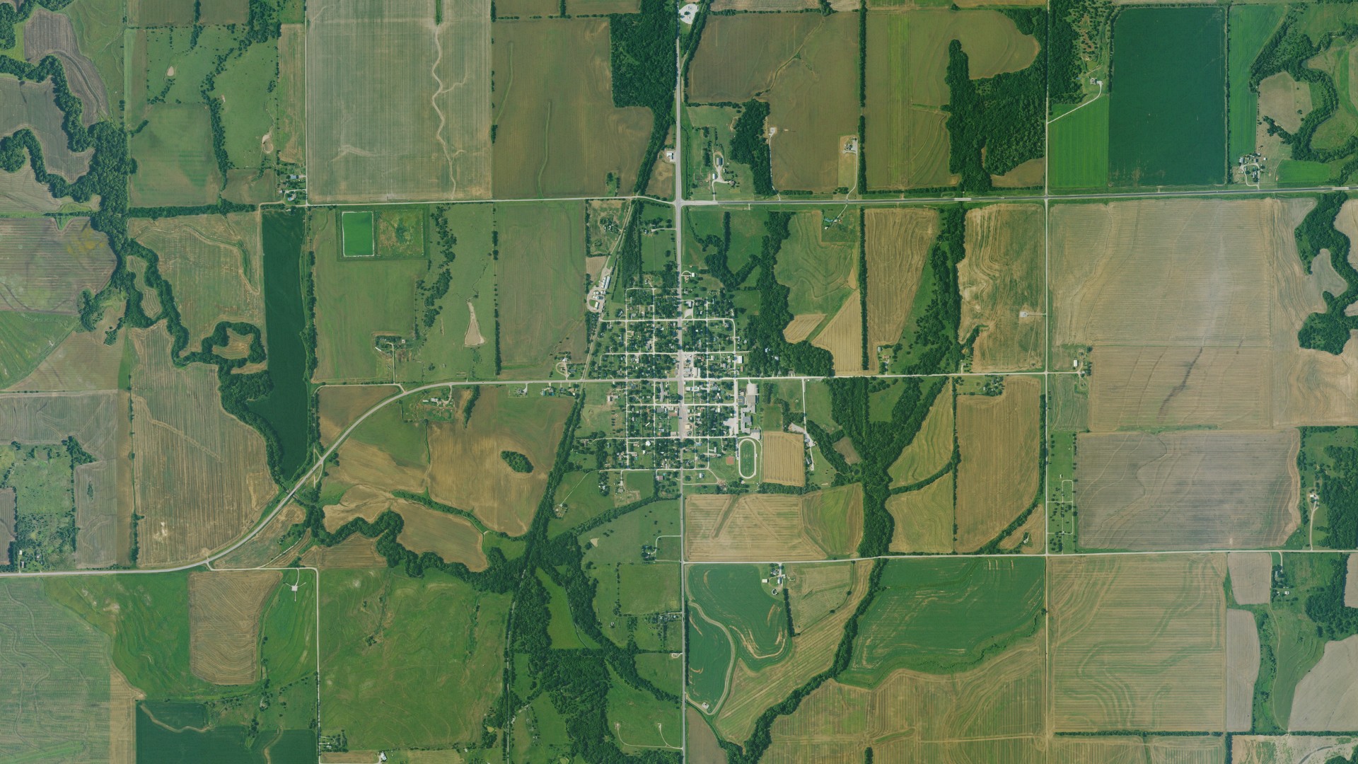 Natural-color aerial photograph of land around South Haven, Kansas