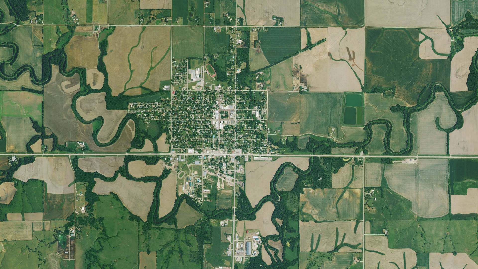 Natural-color aerial photograph of land around Washington, Kansas
