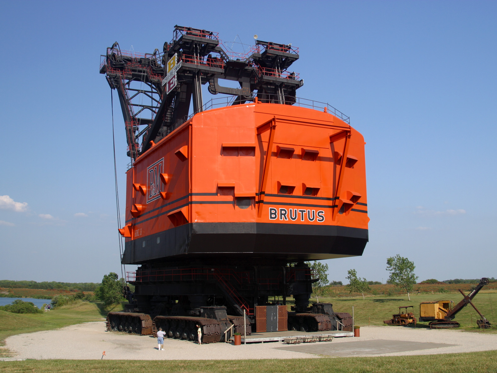 “Big Brutus” was at building time the second largest shovel of its type in operation from 1963 until 1974. ⇒Front view — West Mineral, Kansas