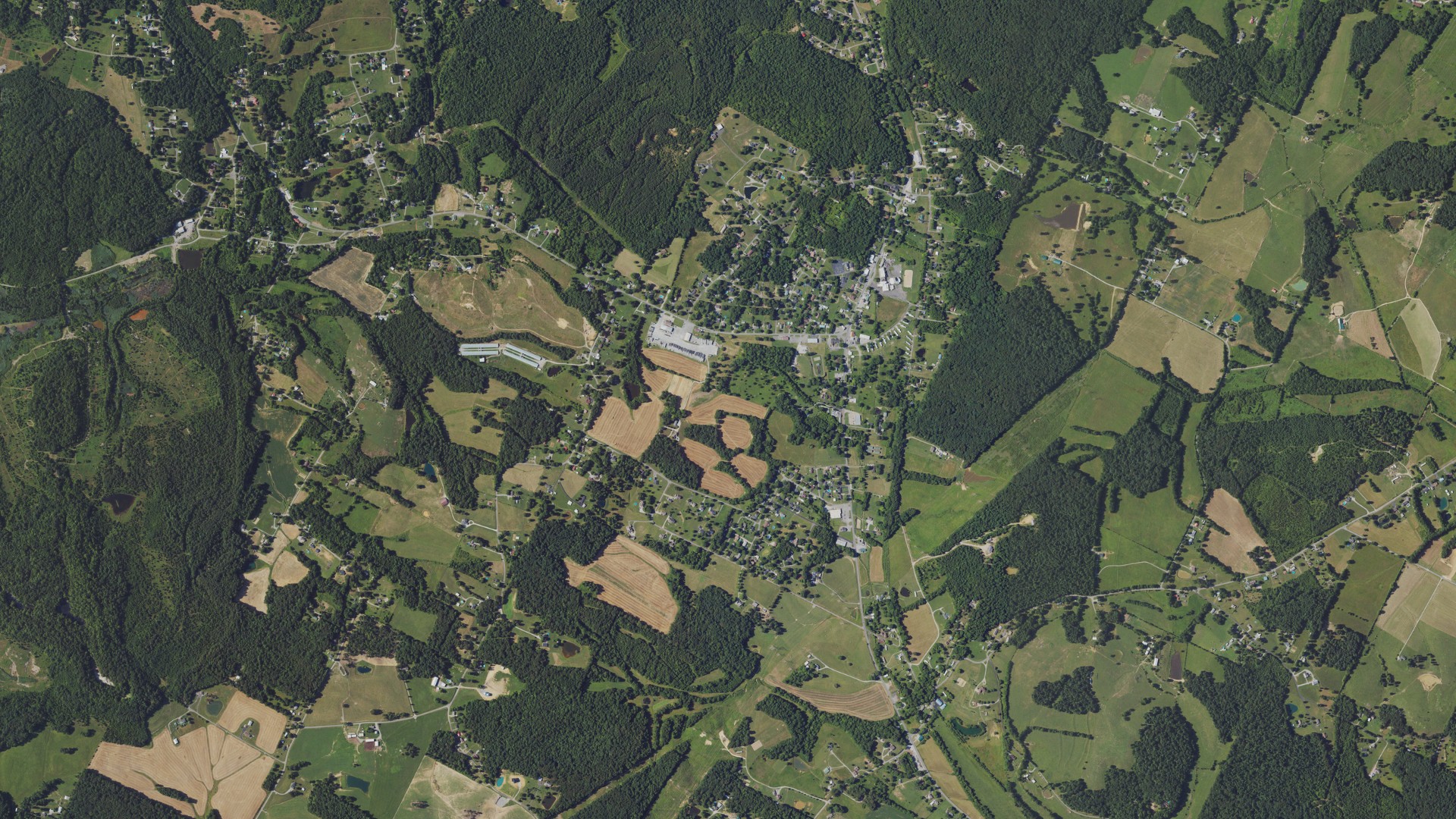 Natural-color aerial photograph of land around Beechmont, Kentucky