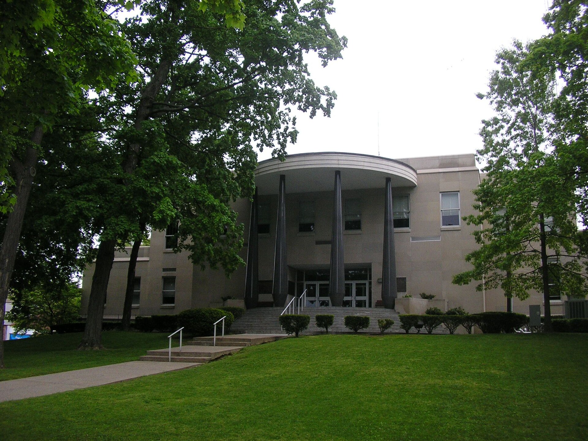 Henderson is a nice little town but as i recall this is a newer courthouse sort of on the far end of town... it really should be right in the center. Ah well. — Henderson County, Kentucky
