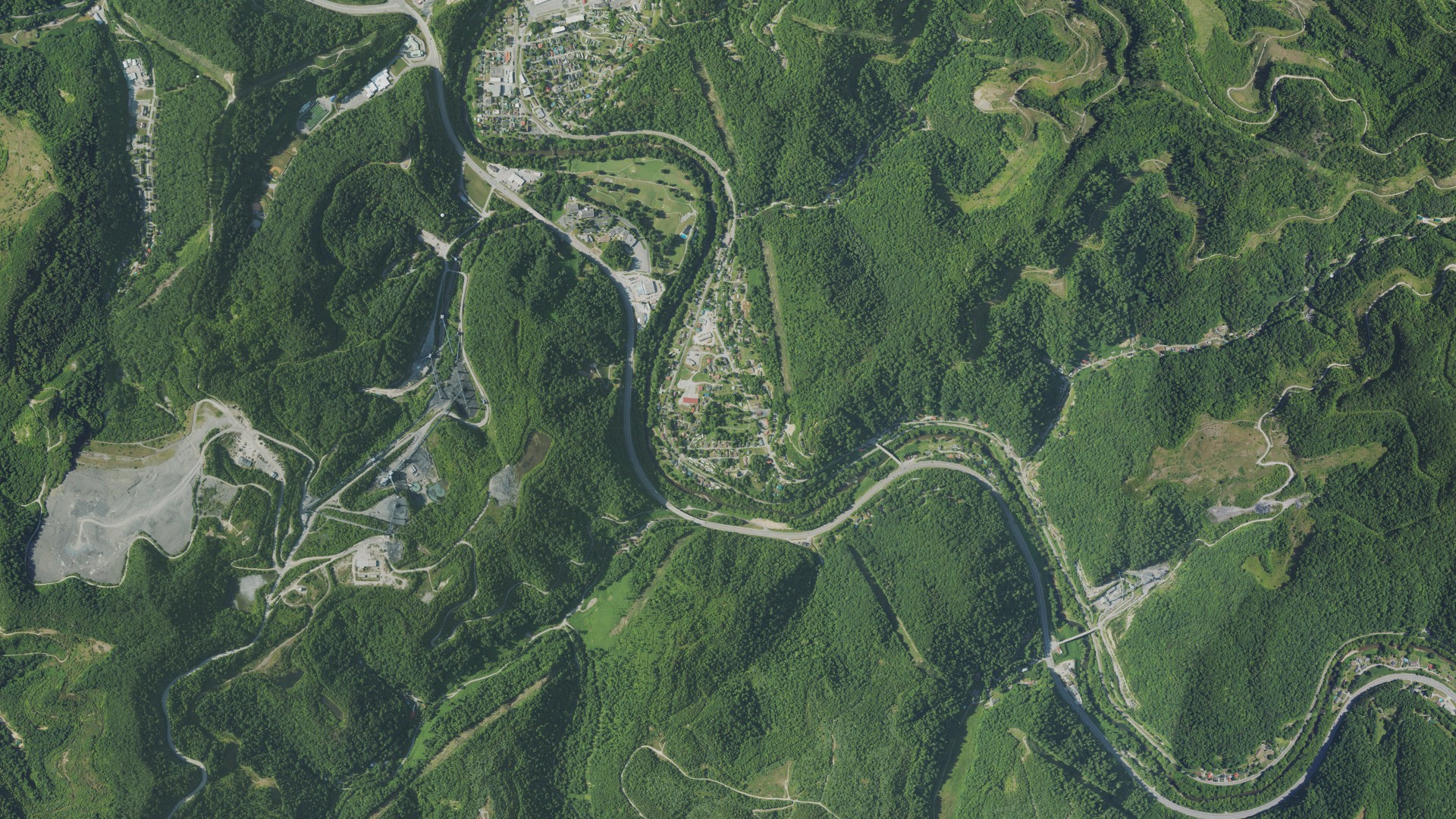 Natural-color aerial photograph of land around Diablock, Kentucky