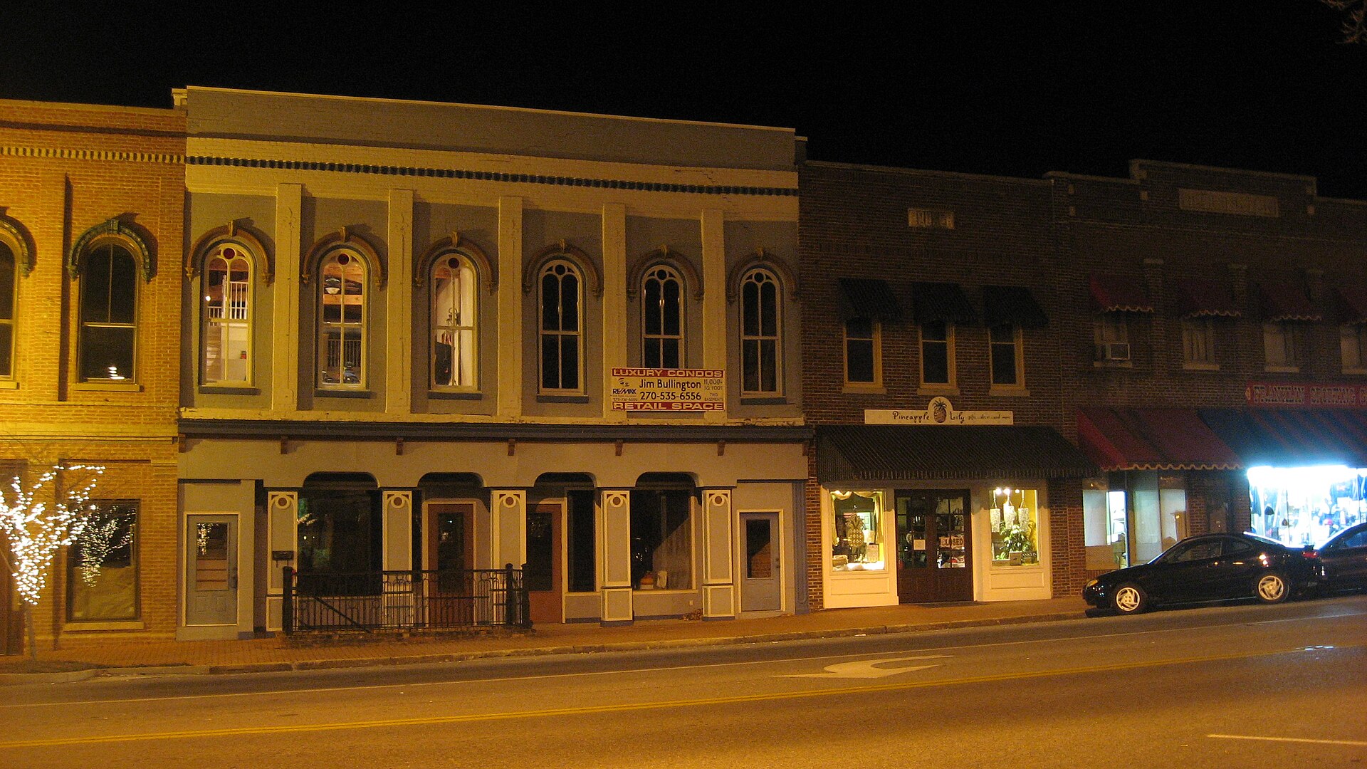Buildings on the eastern side of the courthouse square (Main Street, U.S. — Franklin, Kentucky