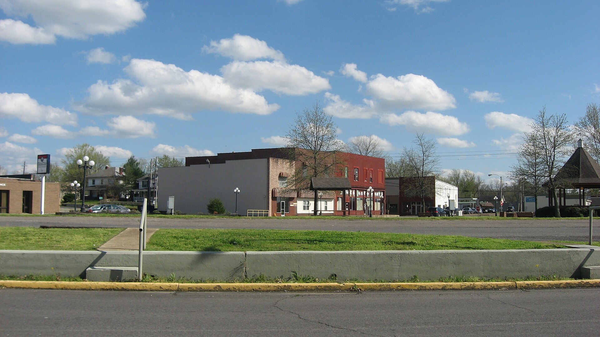 Overview of Commercial Avenue in downtown Fulton, Kentucky, United States.