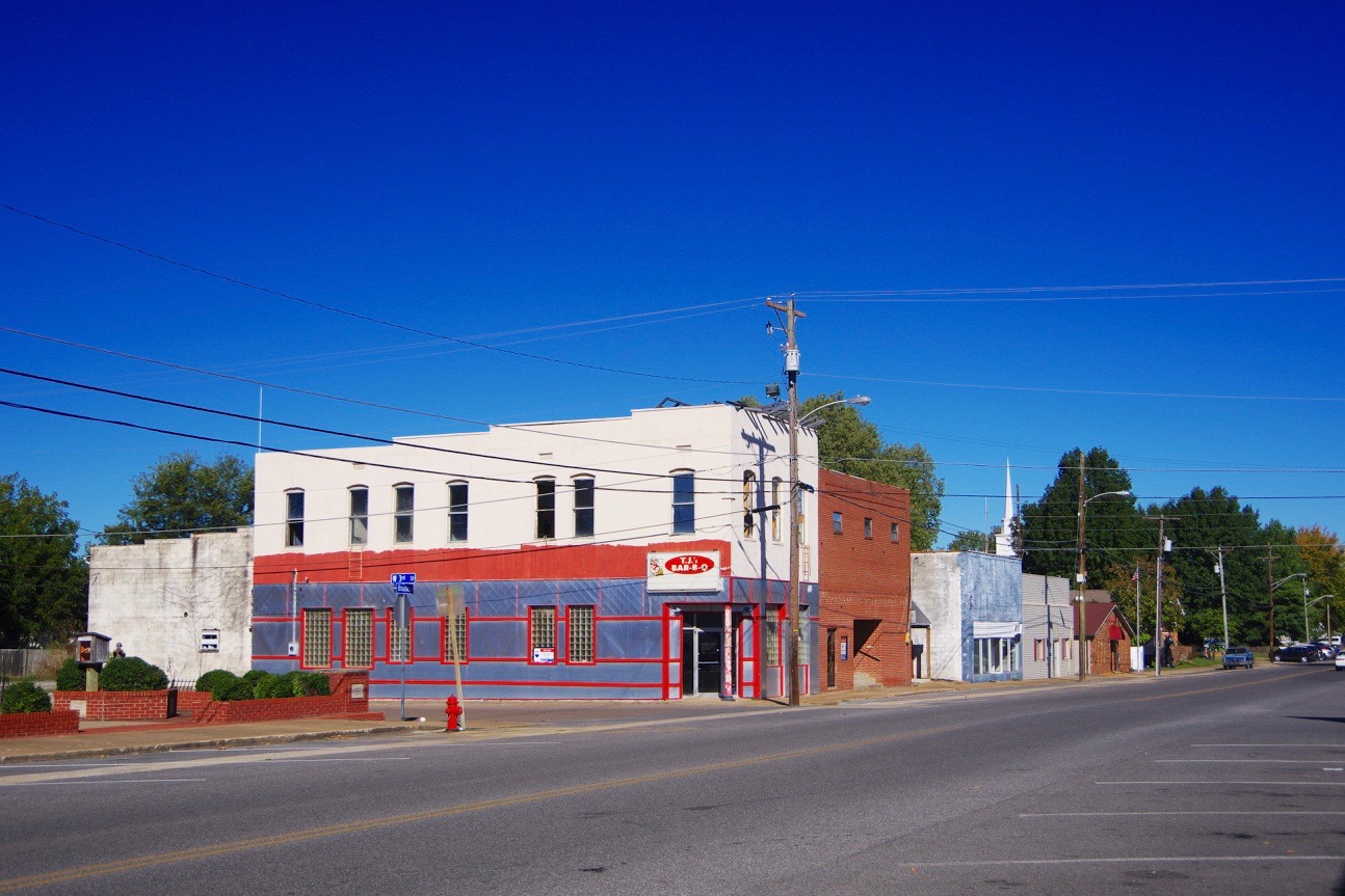Businesses along Broadway (Kentucky Route 358) in LaCenter, Kentucky, United States. — La Center, Kentucky