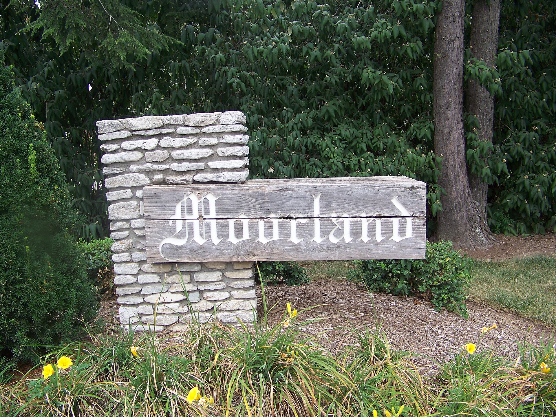 another Moorland Kentucky entry sign