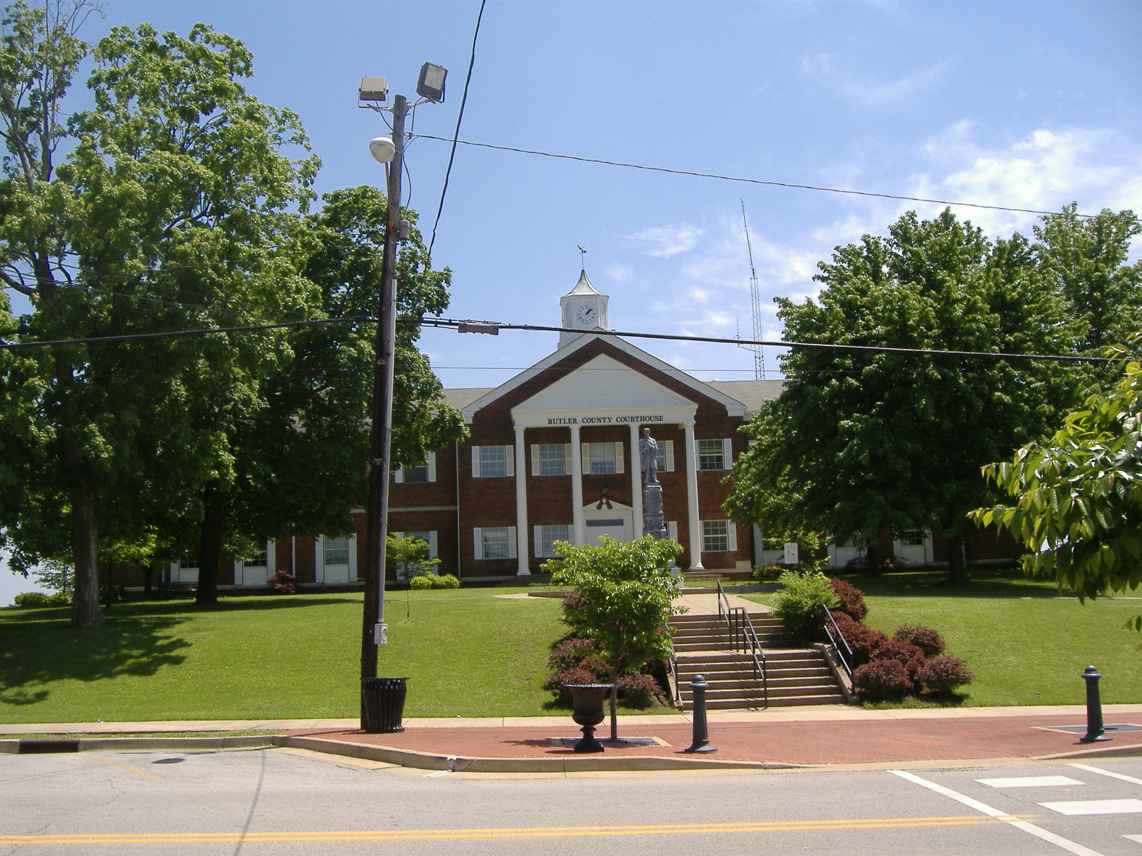 County courthouse in Butler County, Kentucky — Morgantown, Kentucky