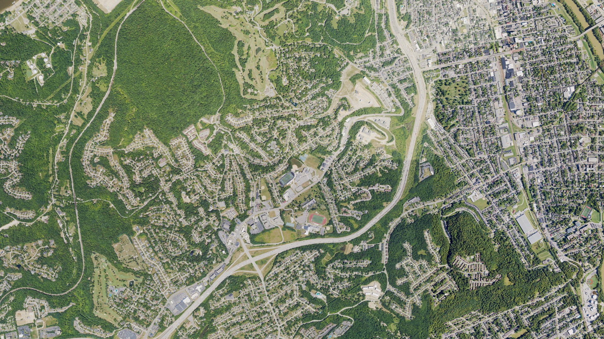 Natural-color aerial photograph of land around Park Hills, Kentucky