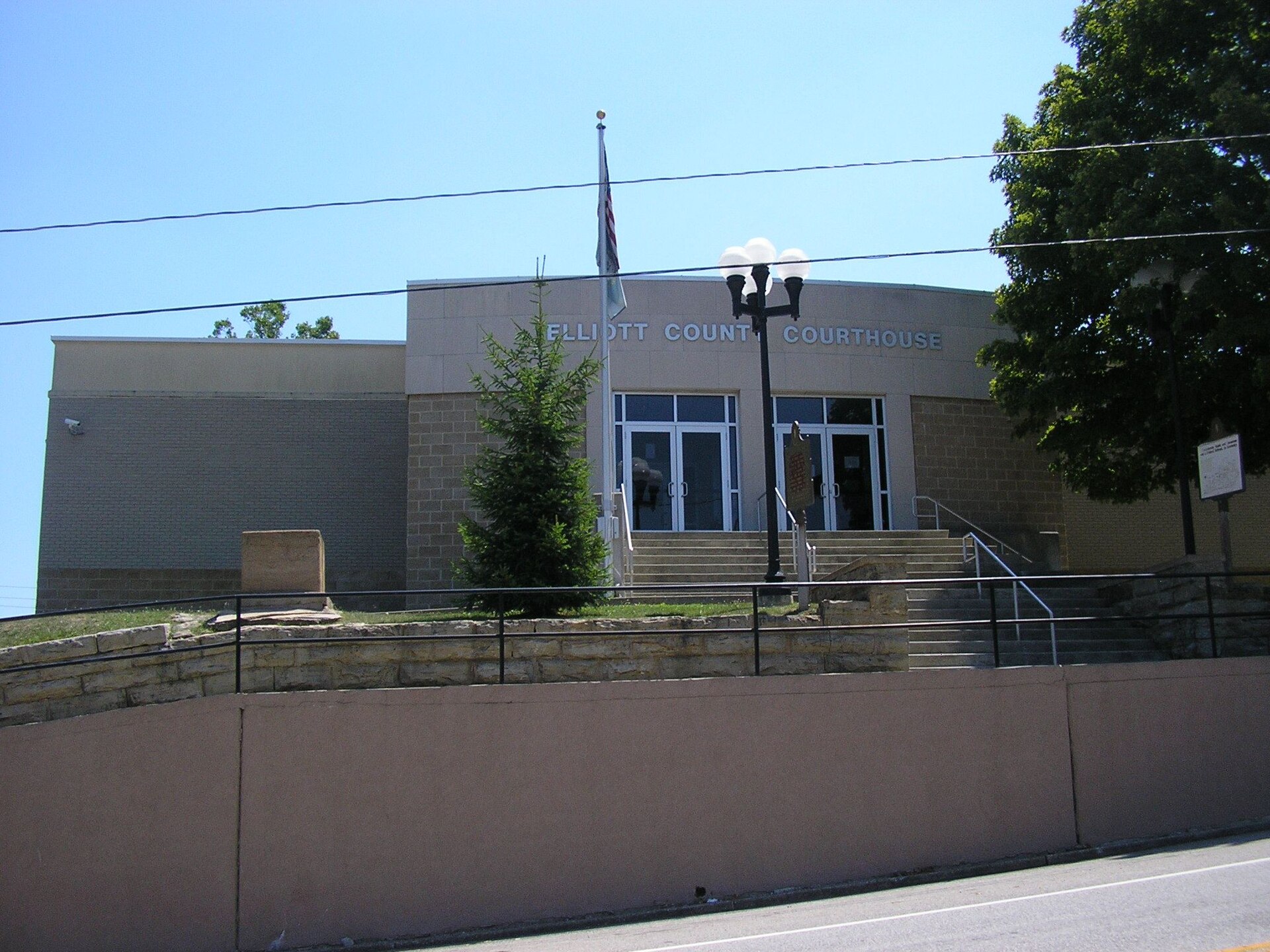 Elliott County, Kentucky Courthouse — Sandy Hook, Kentucky