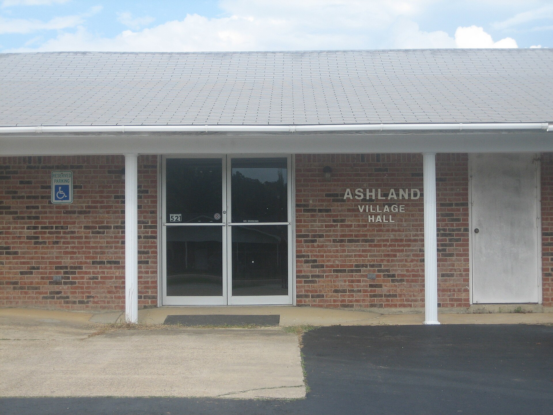 I took photo on May 24, 2009.Billy Hathorn (talk) 00:09, 30 May 2009 (UTC) — Ashland, Louisiana