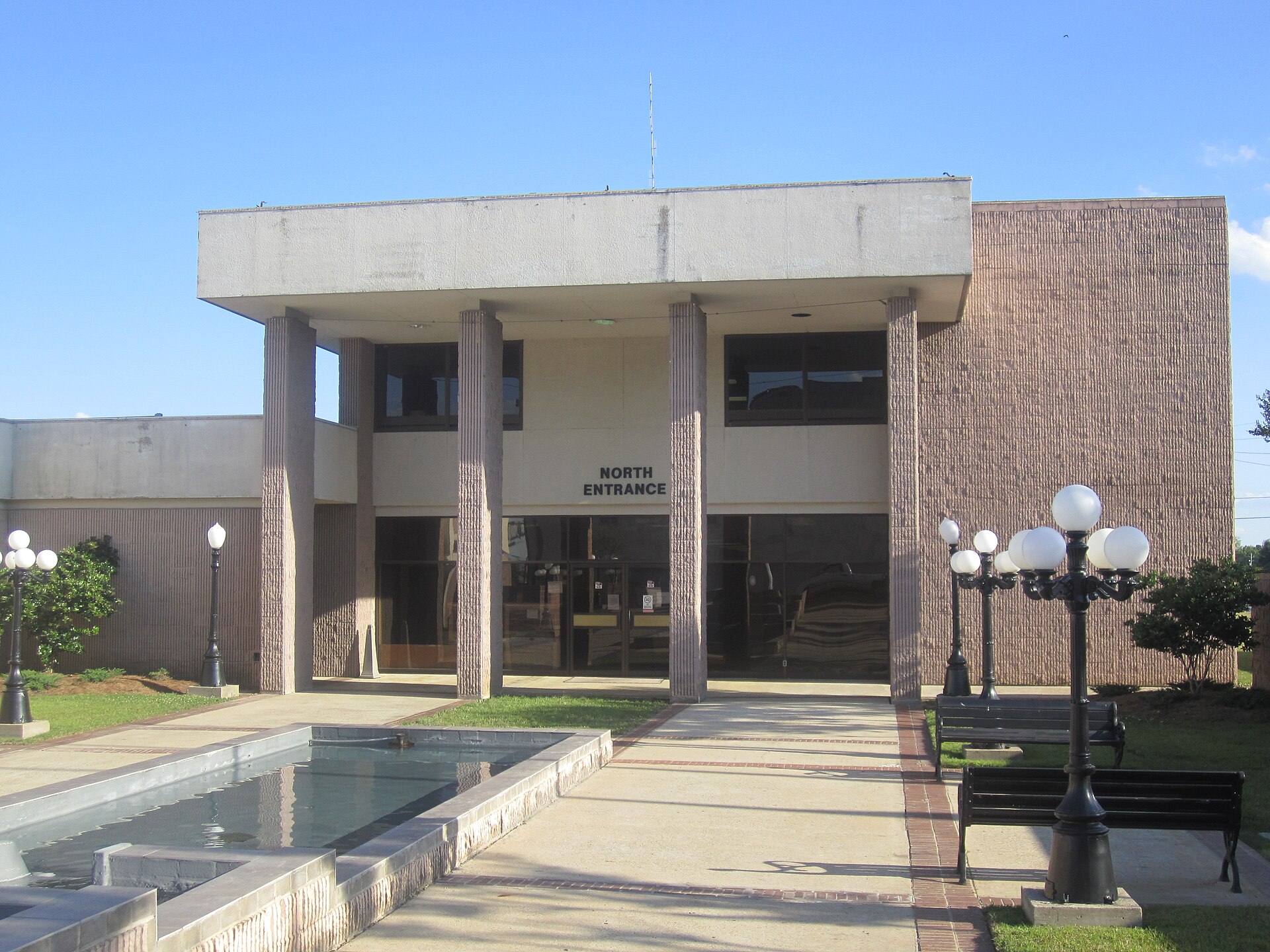 I took photo in Bastrop, LA, with Canon camera: it is the north entrance to City Hall. — Louisiana