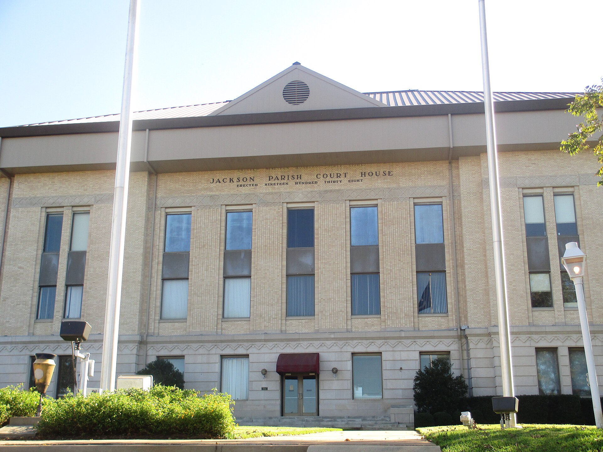 I took photo with Canon camera of Jackson Parish Courthouse in Jonesboro, LA. — Louisiana