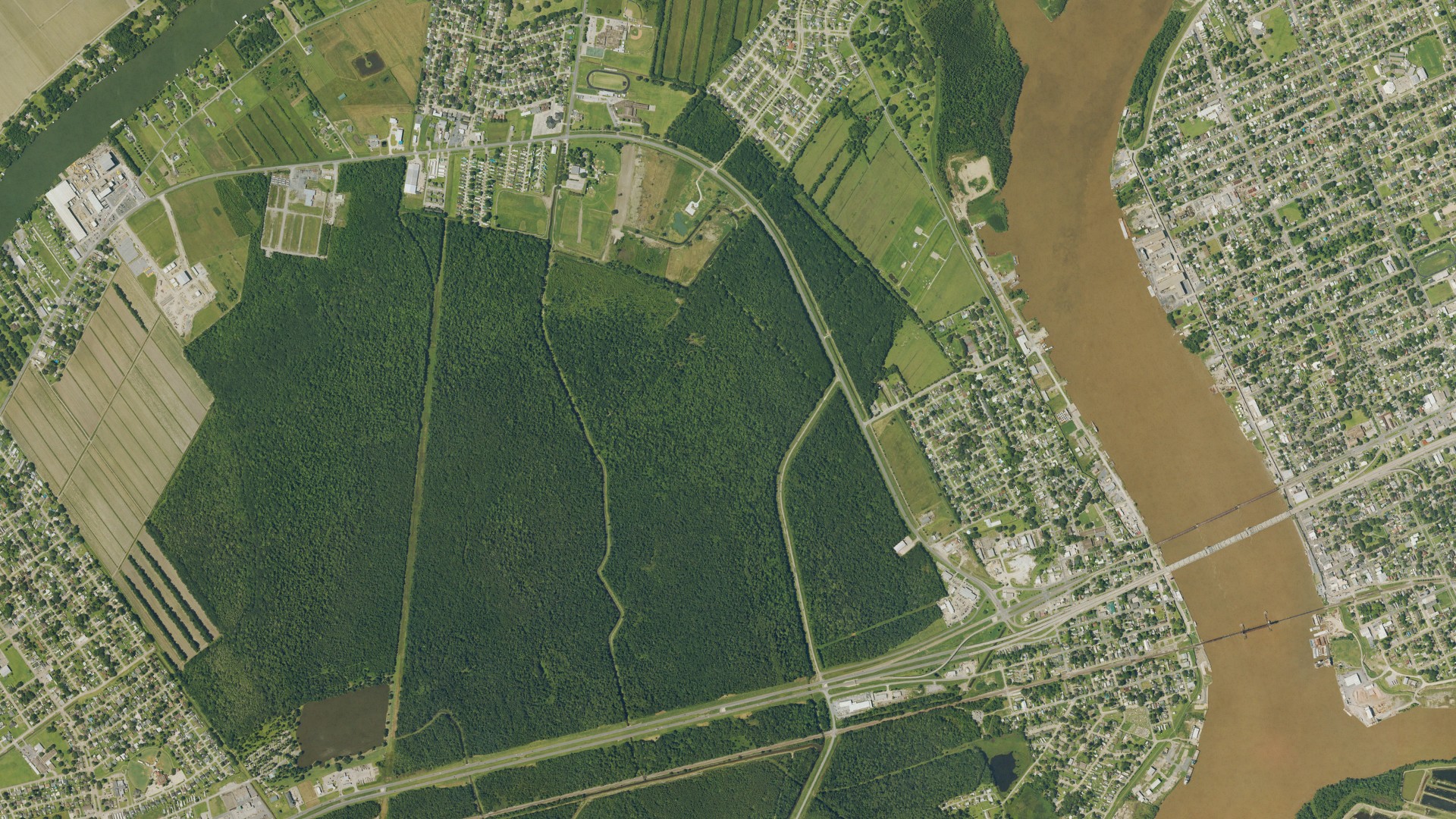 Natural-color aerial photograph of land around Berwick, Louisiana