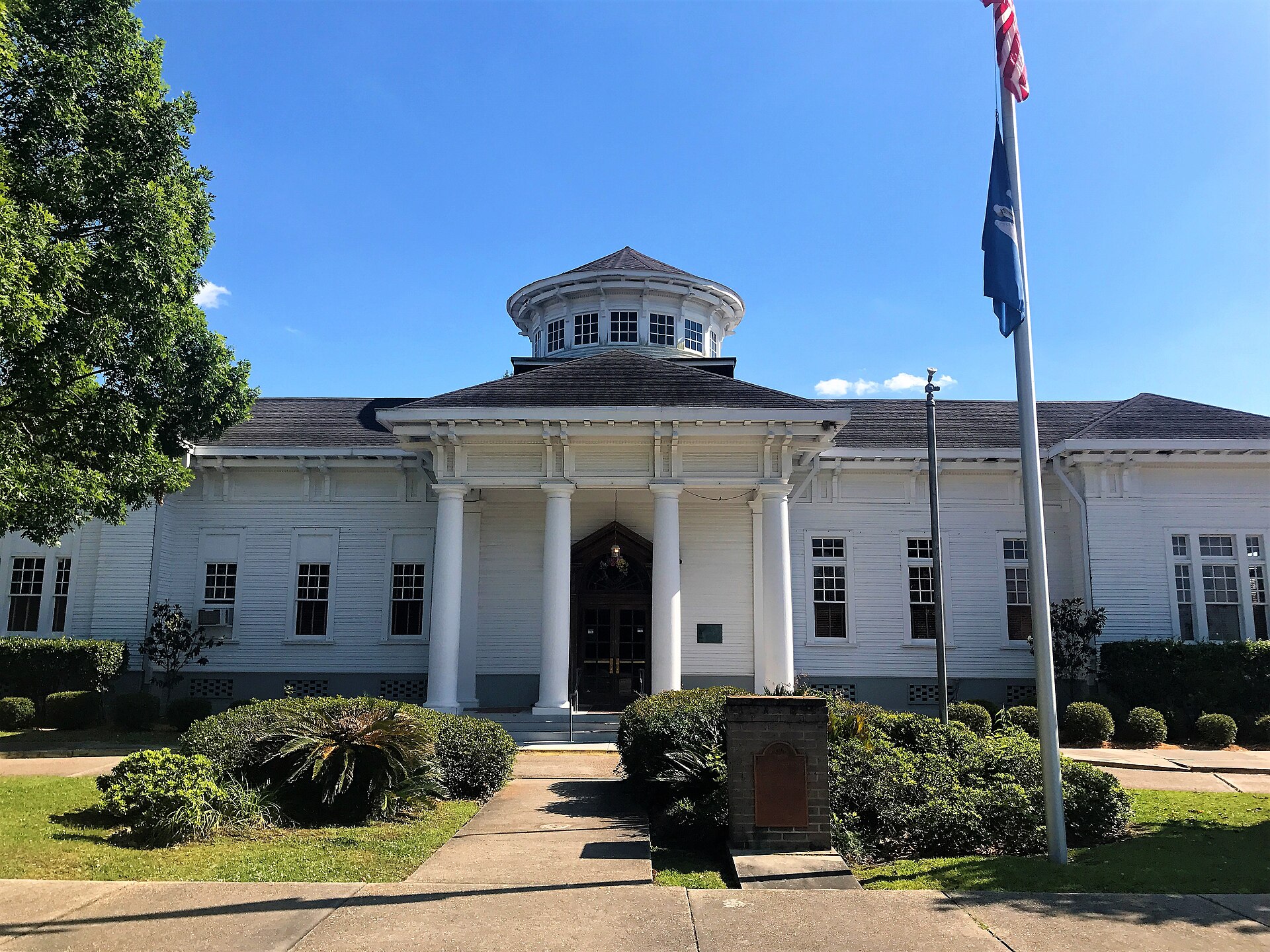 City Hall in Bogalusa, Louisiana. This is an image of a place or building that is listed on the National Register of Historic Places in the United States of America. Its reference number is 79001095 (Wikidata). — Washington Parish, Louisiana