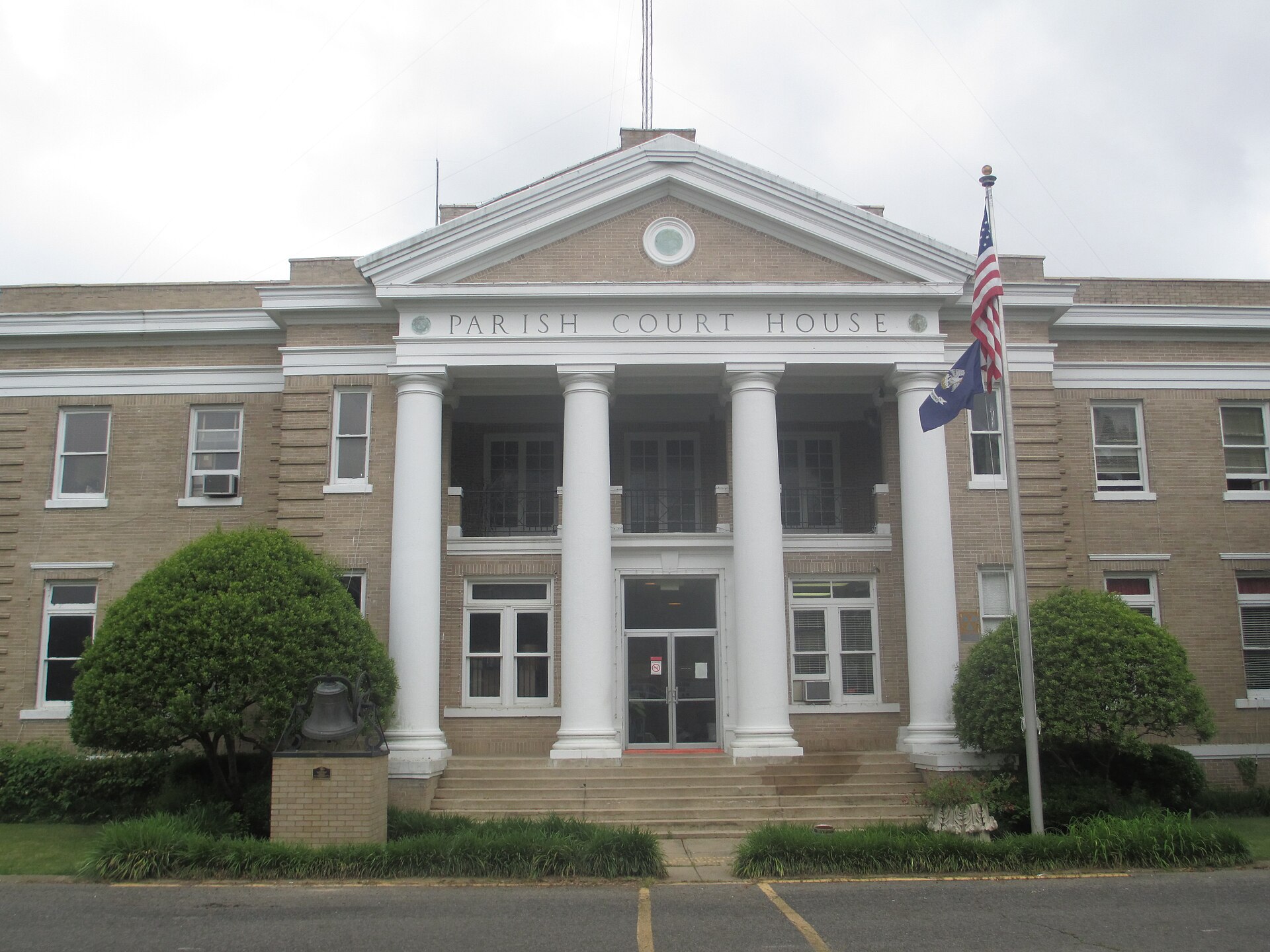 I took photo with Canon camera of West Carroll Parish Courthouse in Oak Grove, LA. — Louisiana