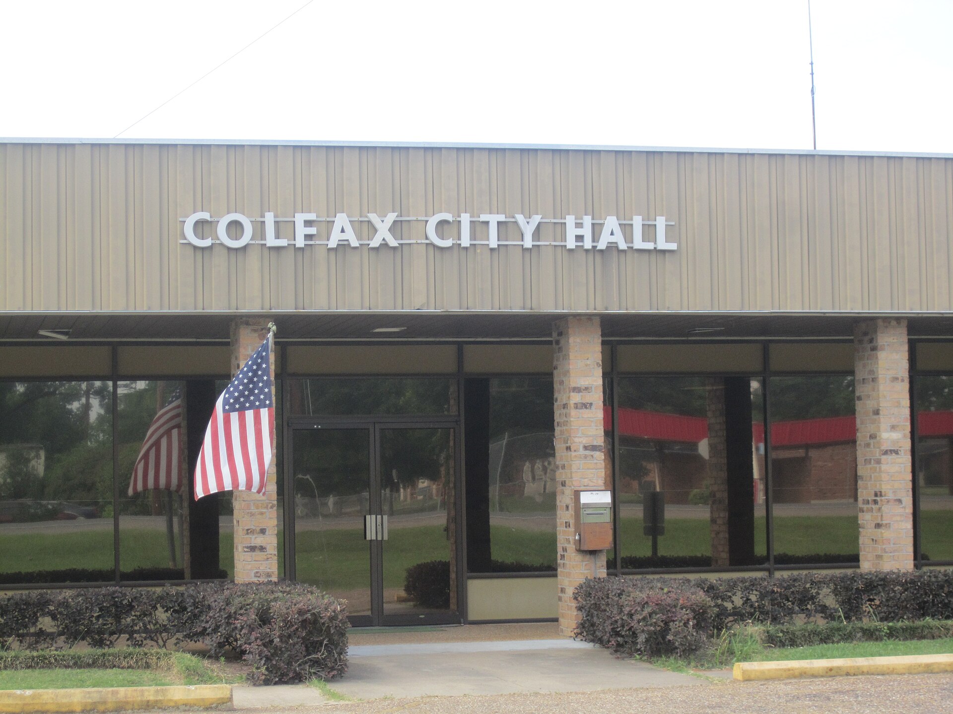 I took photo with Canon camera of Colfax, LA, City Hall. — Louisiana