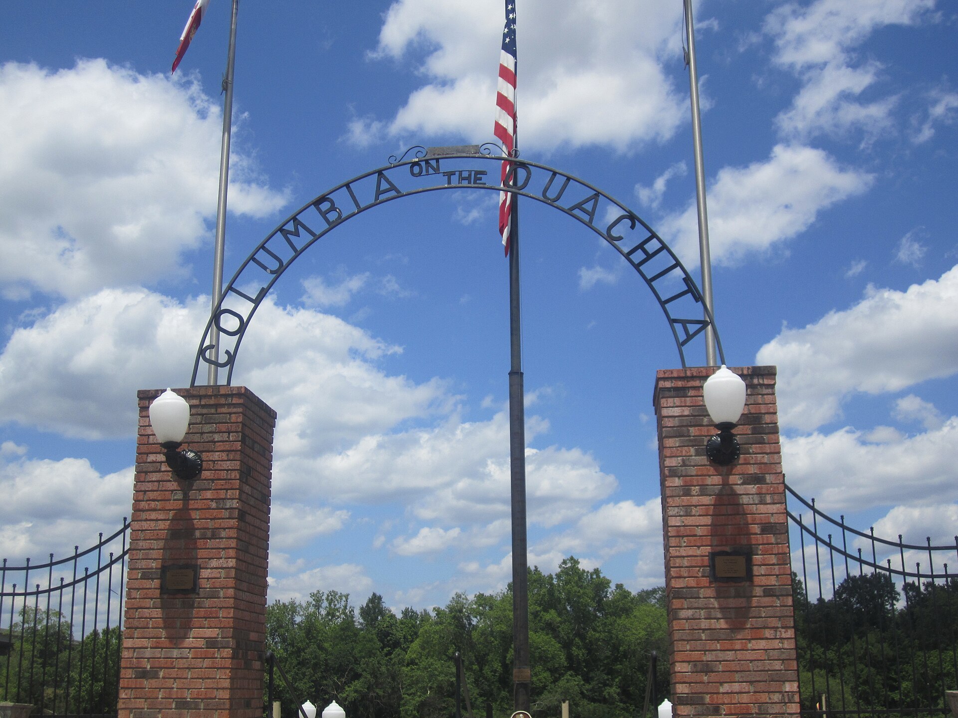 I took photo of gateway to Ouachita River at Columbia, LA, with Canon camera. — Louisiana