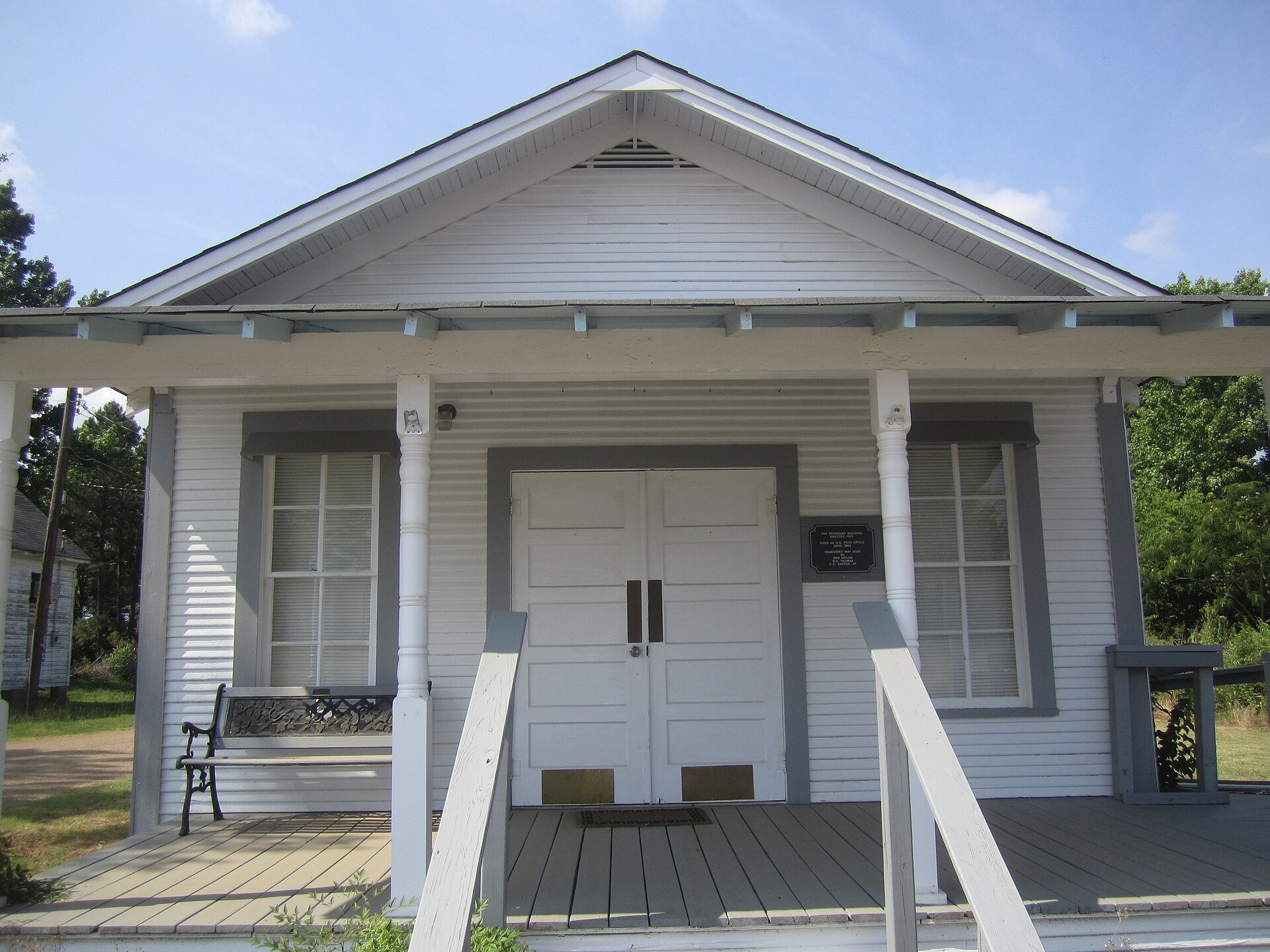 I took photo on June 9, 2012 in Ida, LA, of former post office converted into a now military museum. Billy Hathorn (talk) 02:42, 28 June 2012 (UTC) — Louisiana