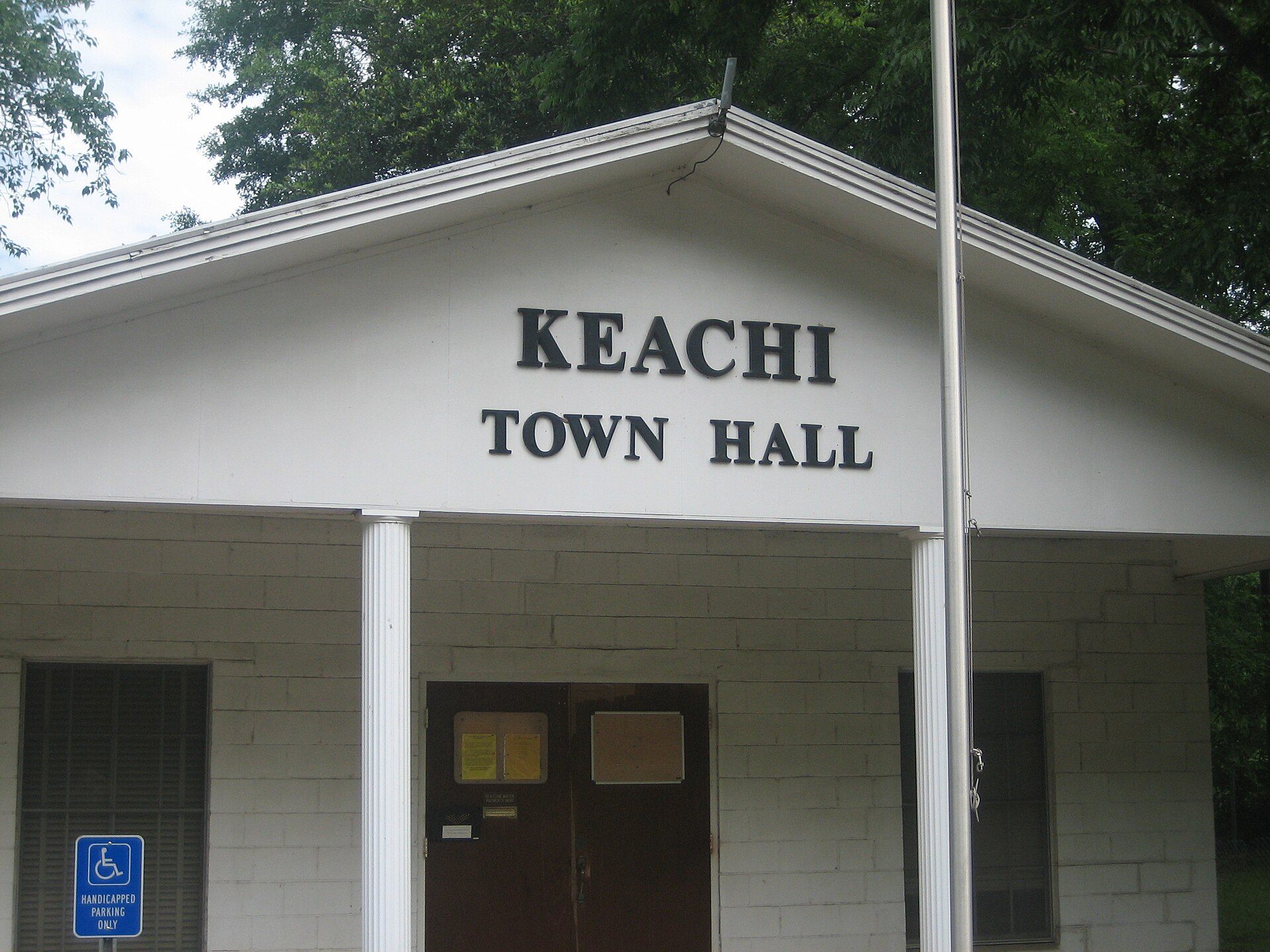 I took photo on May 27, 2009.Billy Hathorn (talk) 14:58, 31 May 2009 (UTC) — Keachi, Louisiana