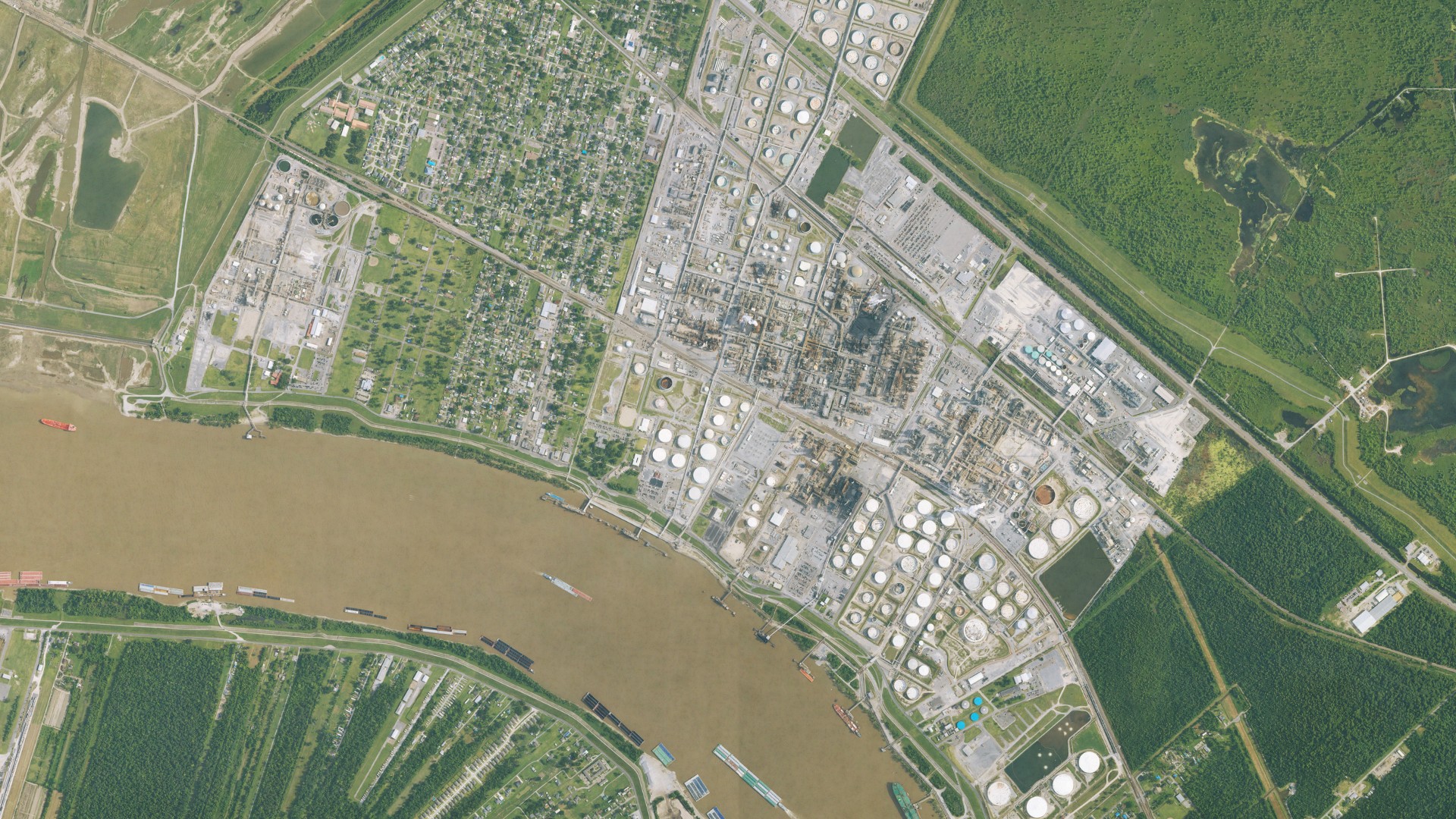 Natural-color aerial photograph of land around Norco, Louisiana