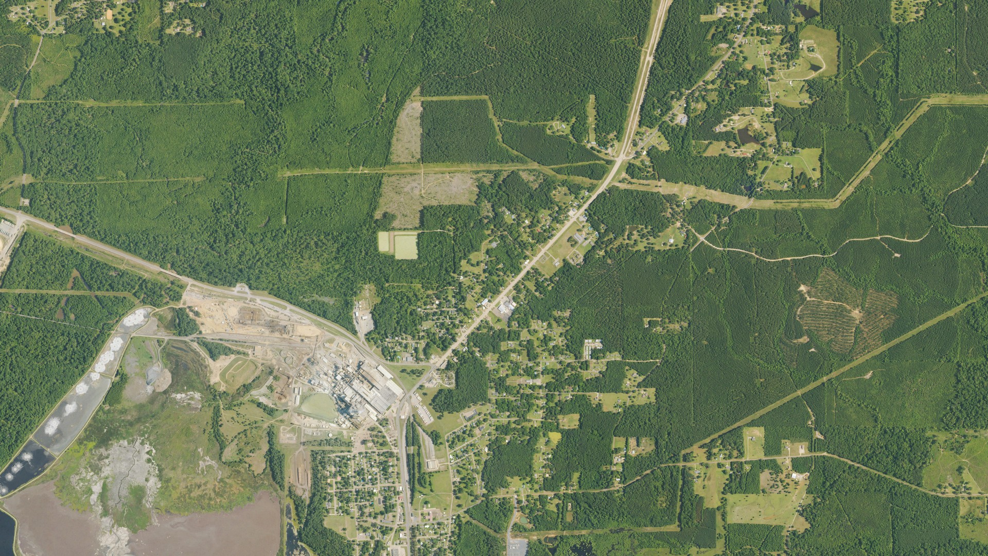Natural-color aerial photograph of land around North Hodge, Louisiana