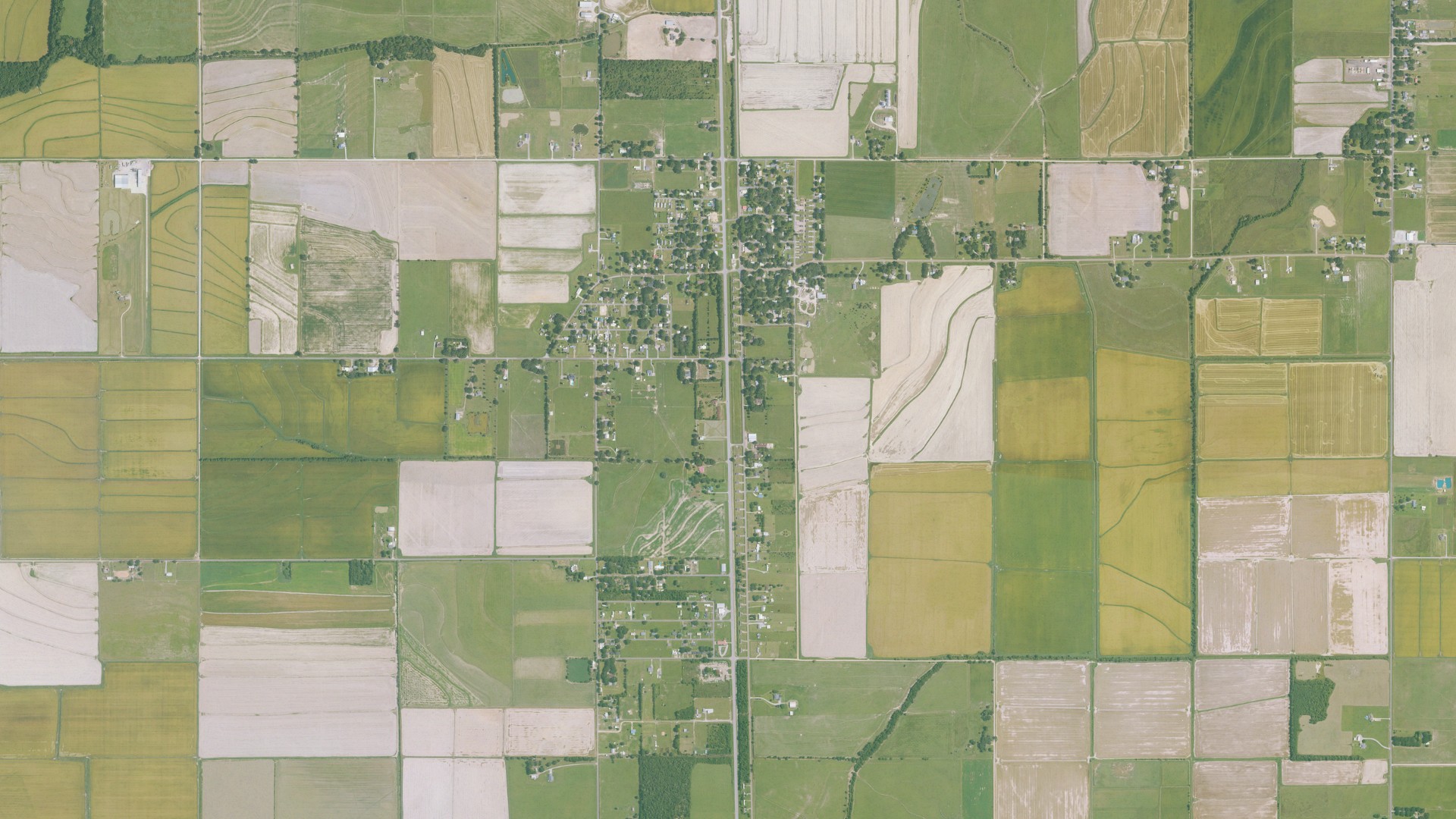 Natural-color aerial photograph of land around Reddell, Louisiana