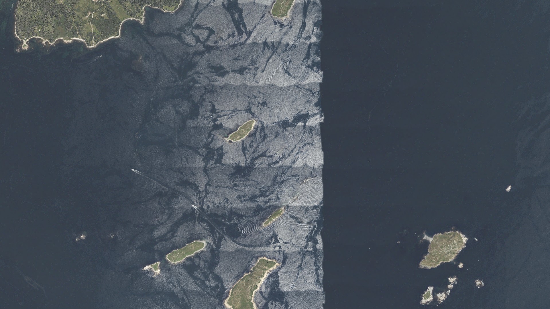 Natural-color aerial photograph of land around Vinalhaven, Maine