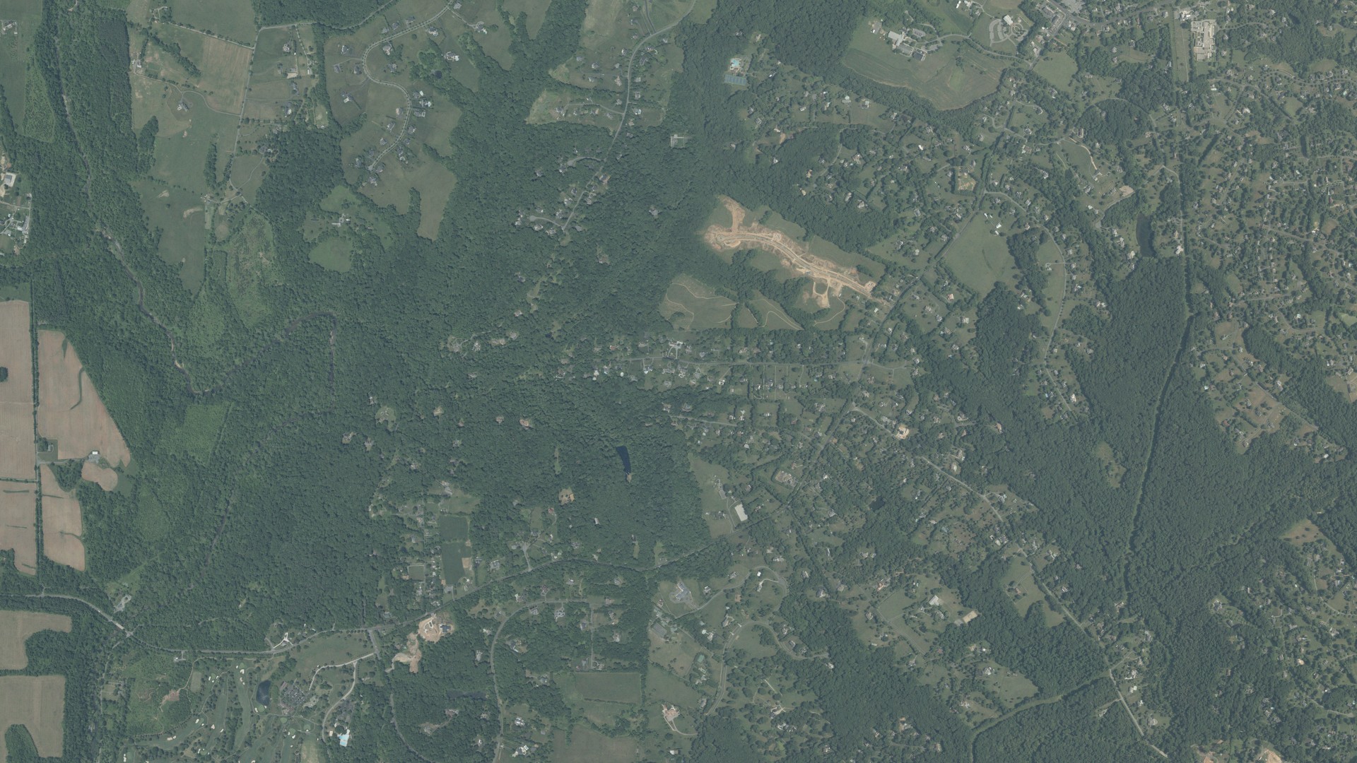 Natural-color aerial photograph of land around Darnestown, Maryland
