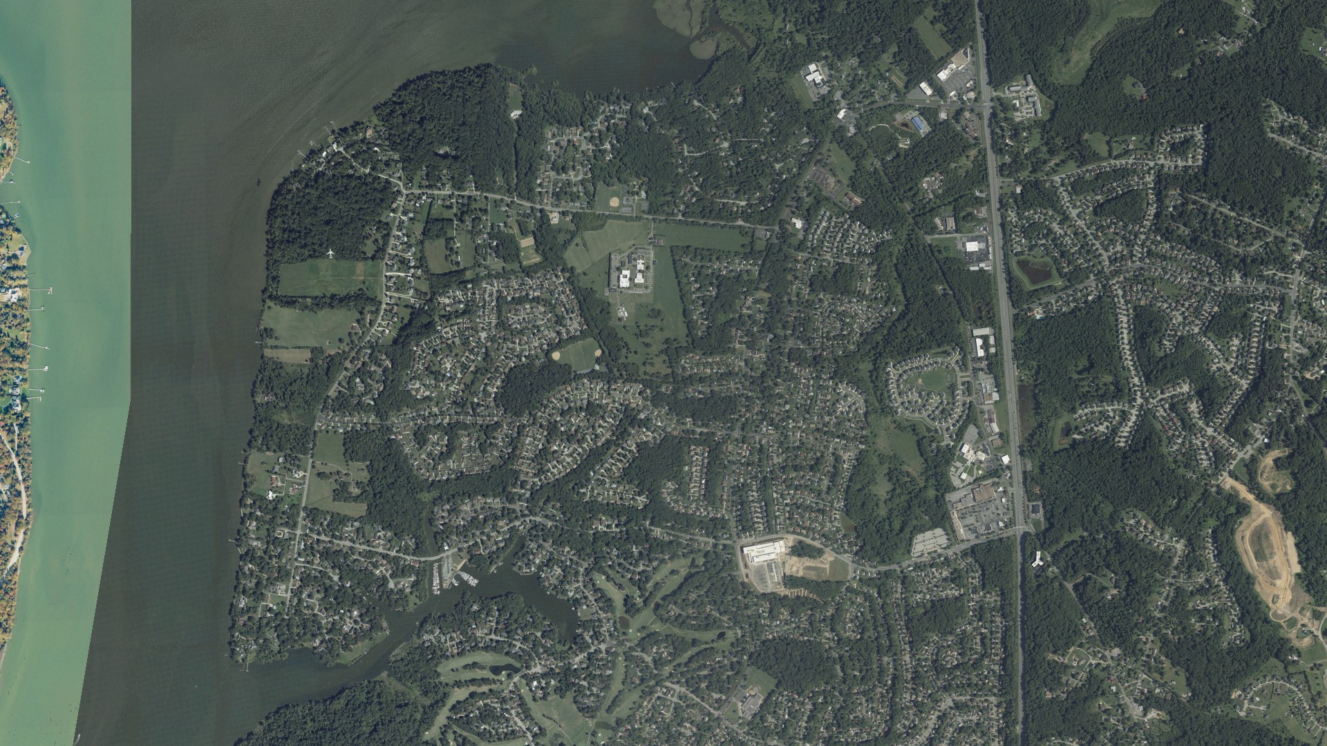 Natural-color aerial photograph of land around Fort Washington, Maryland